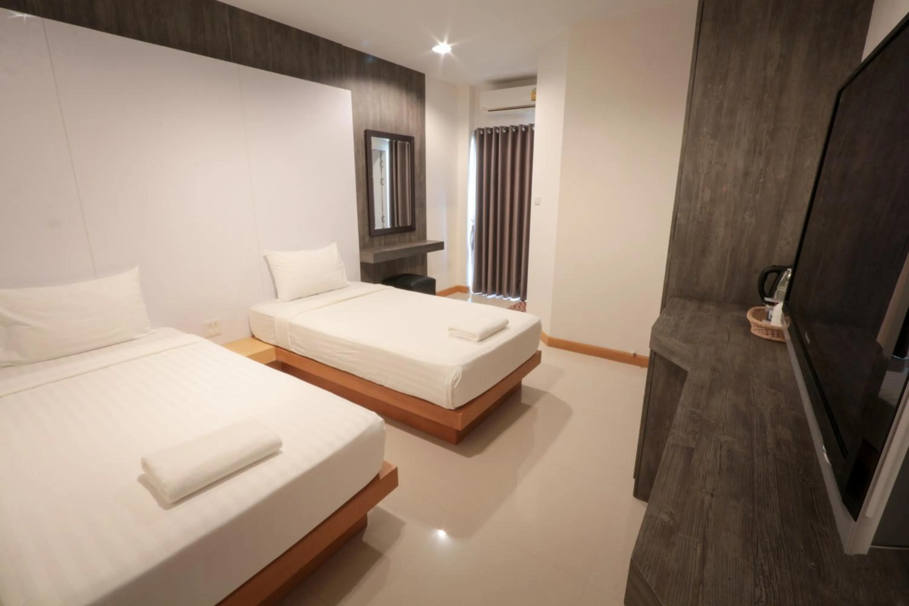 Shower, Bed in Fortune Surin Hotel
