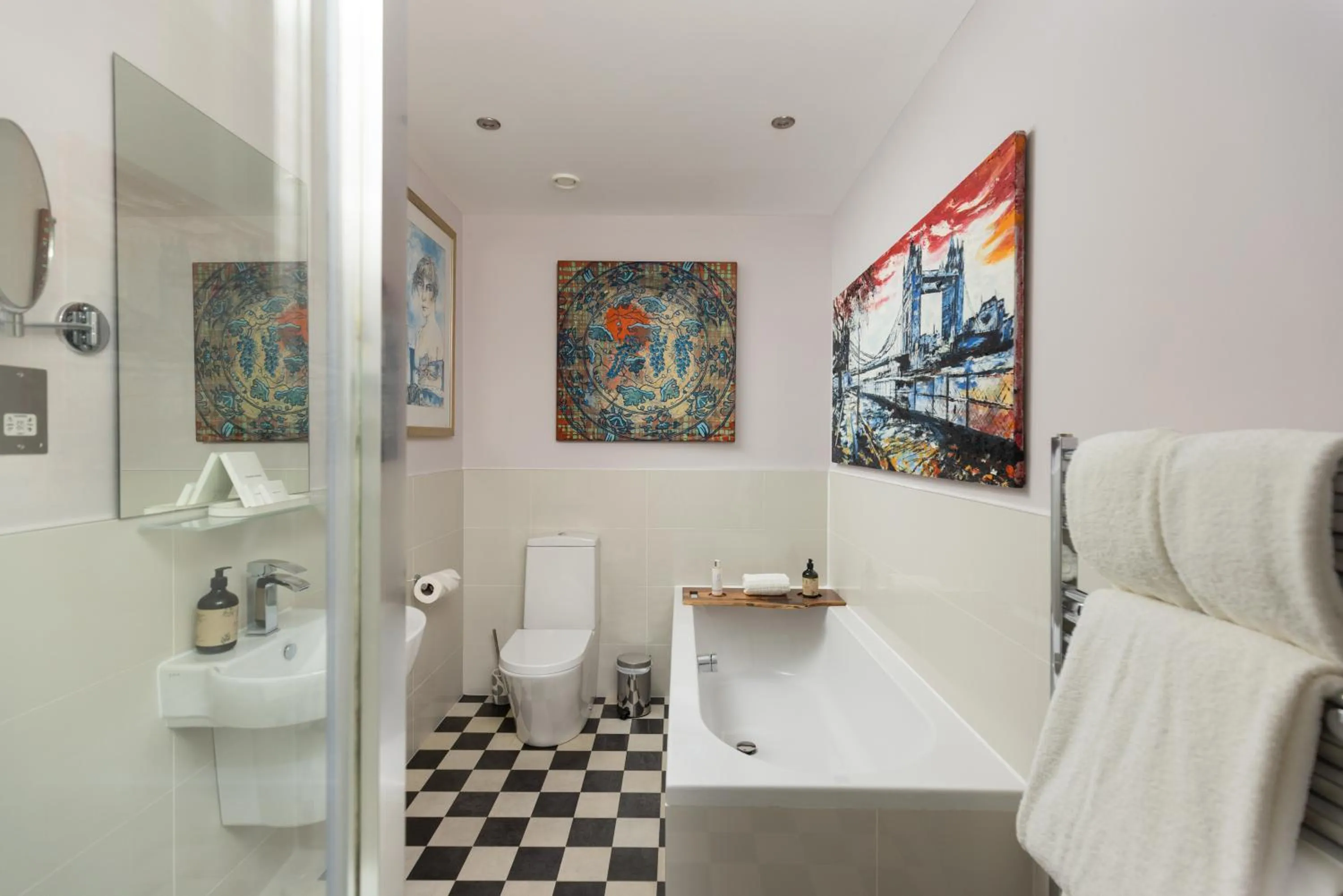 Bathroom in 24 Royal Terrace