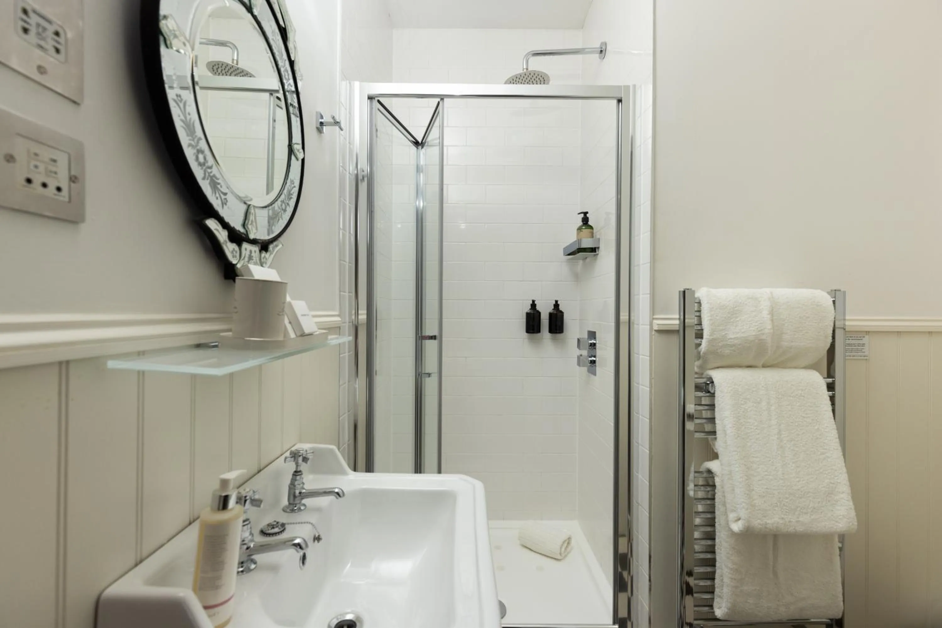 Shower in 24 Royal Terrace