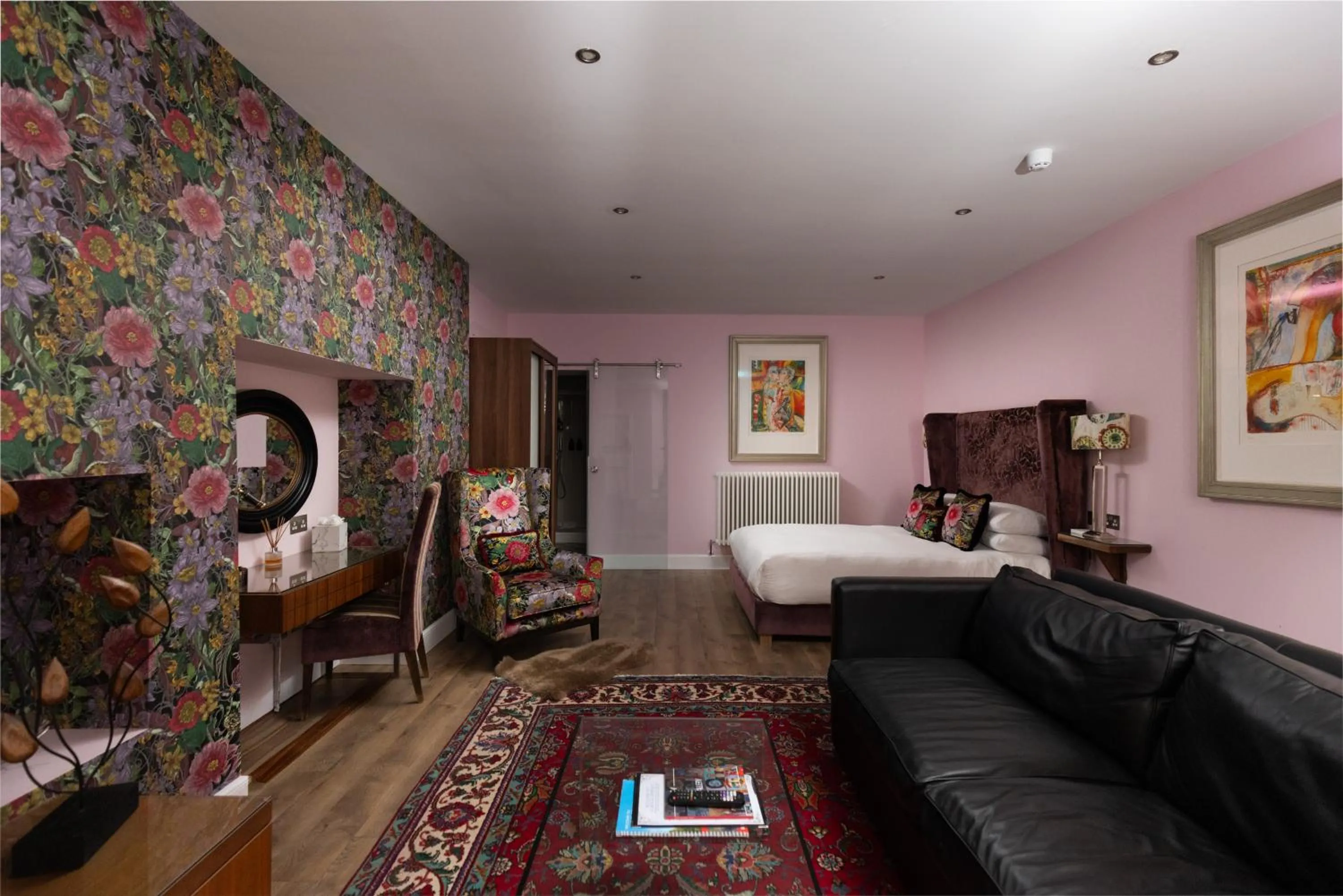 Living room, Bed in 24 Royal Terrace