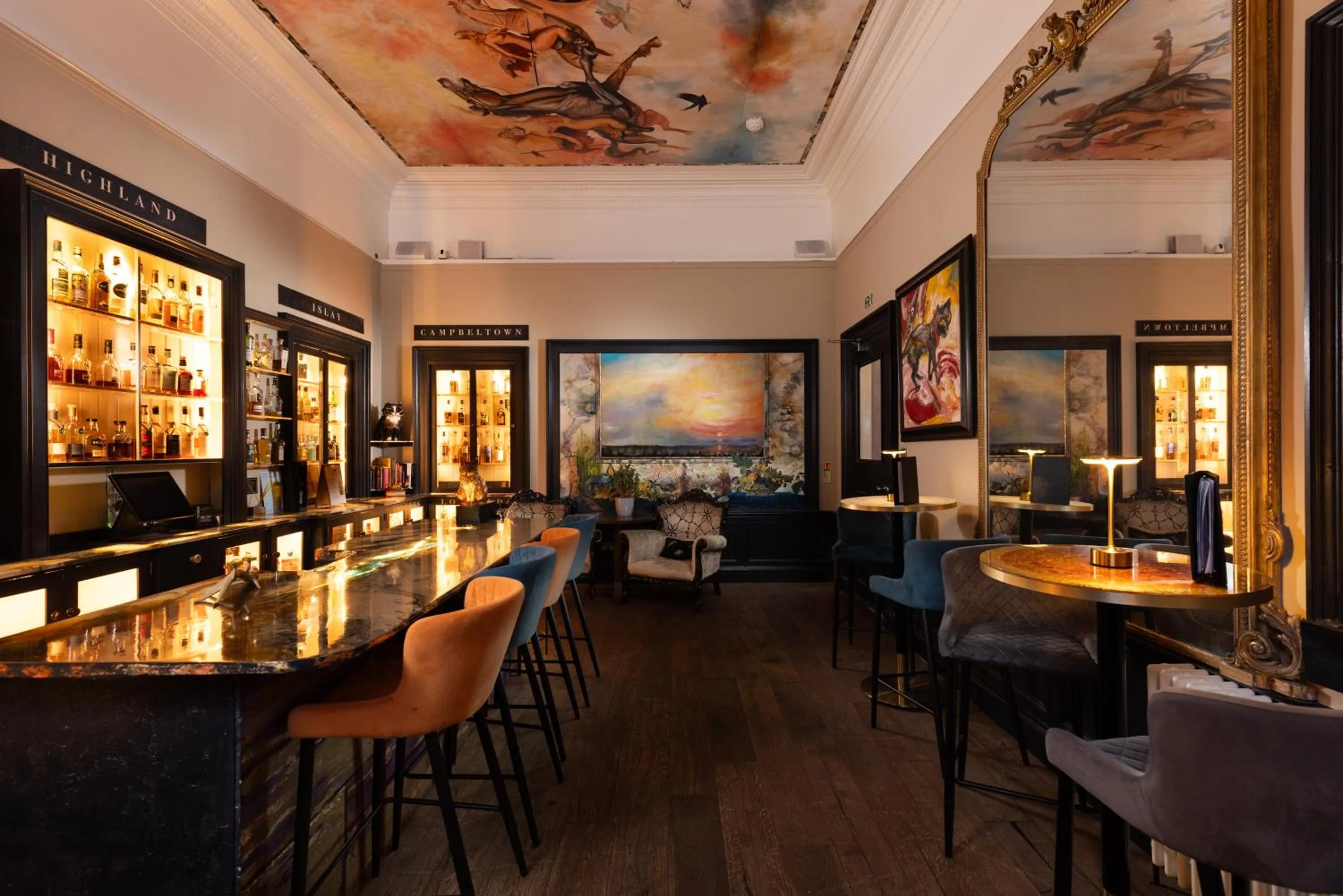 Lounge or bar in 24 Royal Terrace