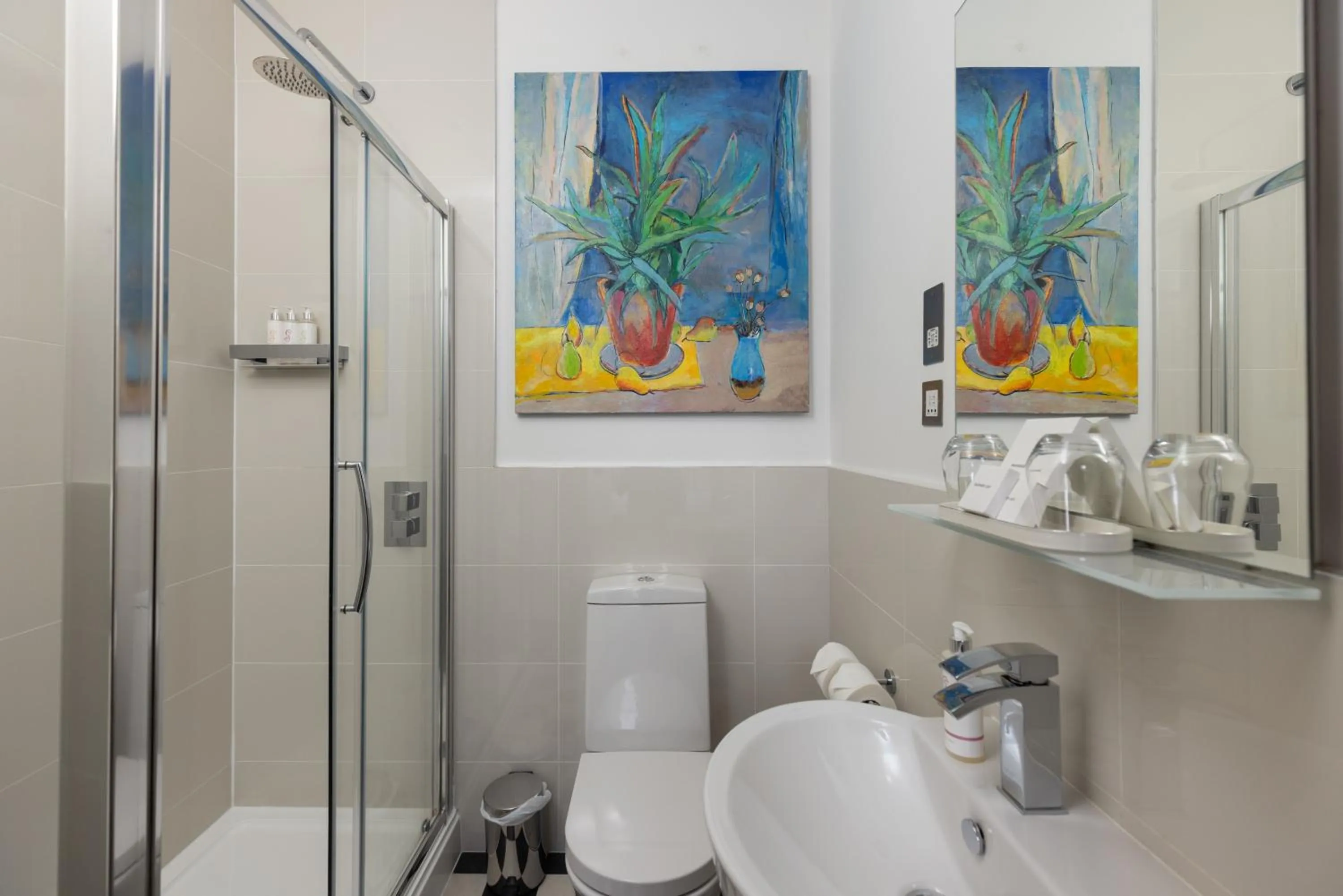 Bathroom in 24 Royal Terrace