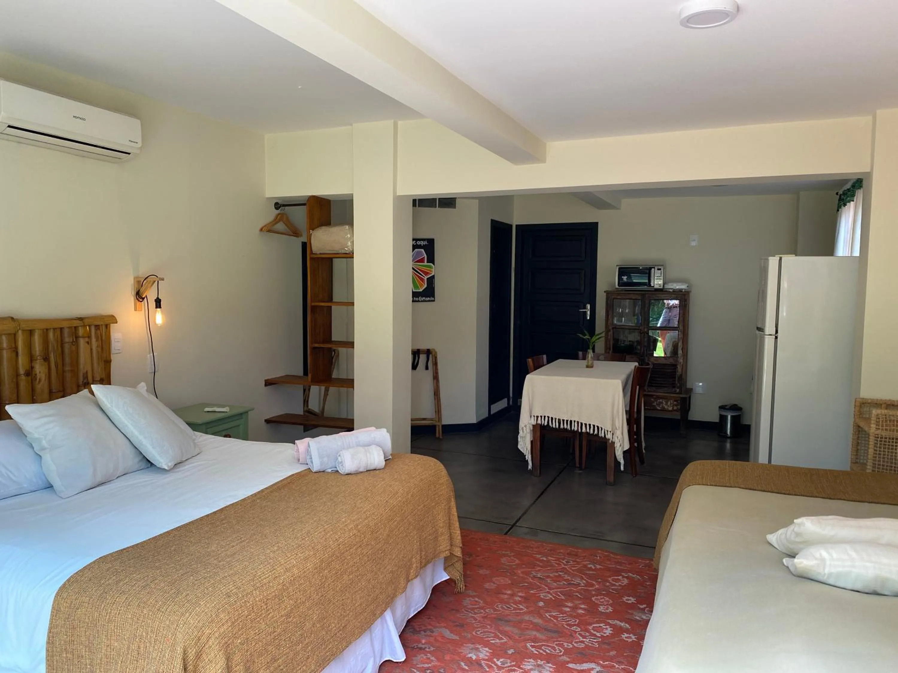 Kitchen or kitchenette, Bed in Janela de Marcia Bed and Breakfast