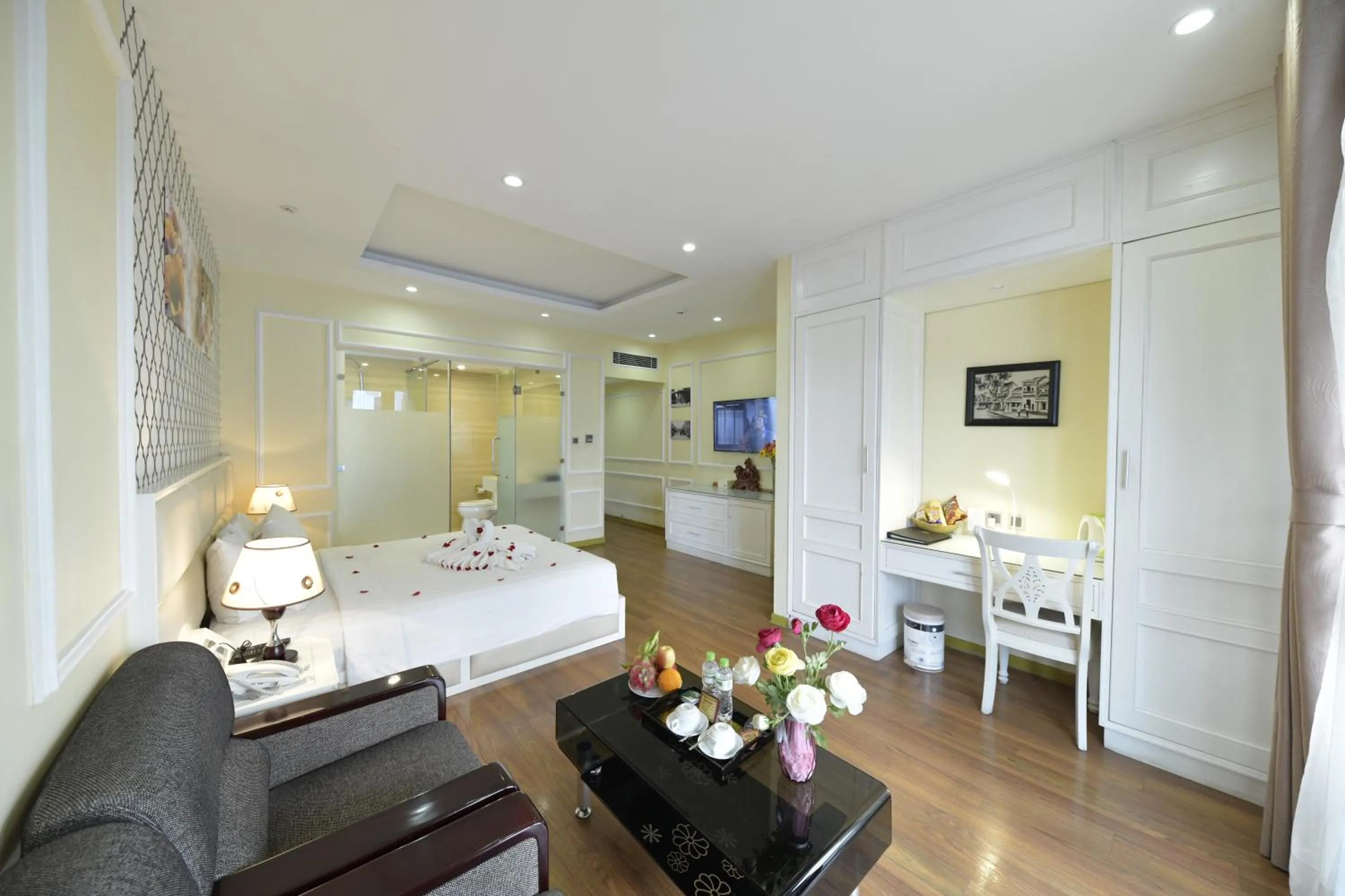 Photo of the whole room, Bed in Hanoi HM Boutique Hotel