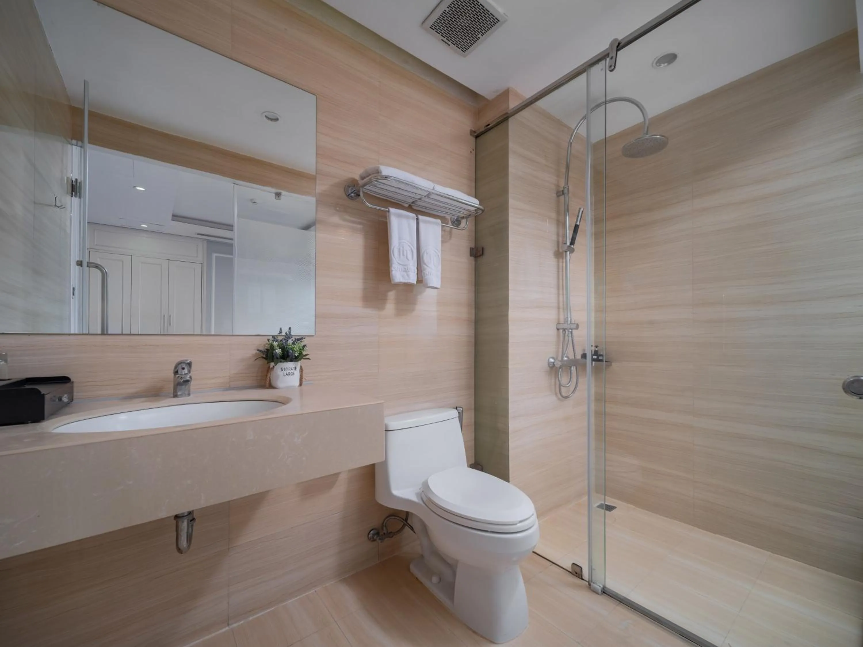 Toilet in Hanoi HM Boutique Hotel