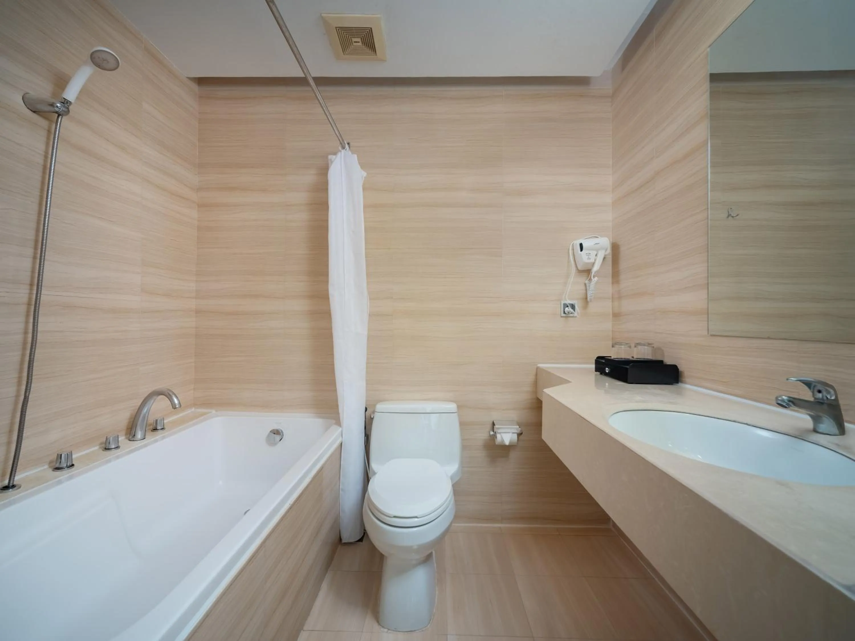 Toilet in Hanoi HM Boutique Hotel