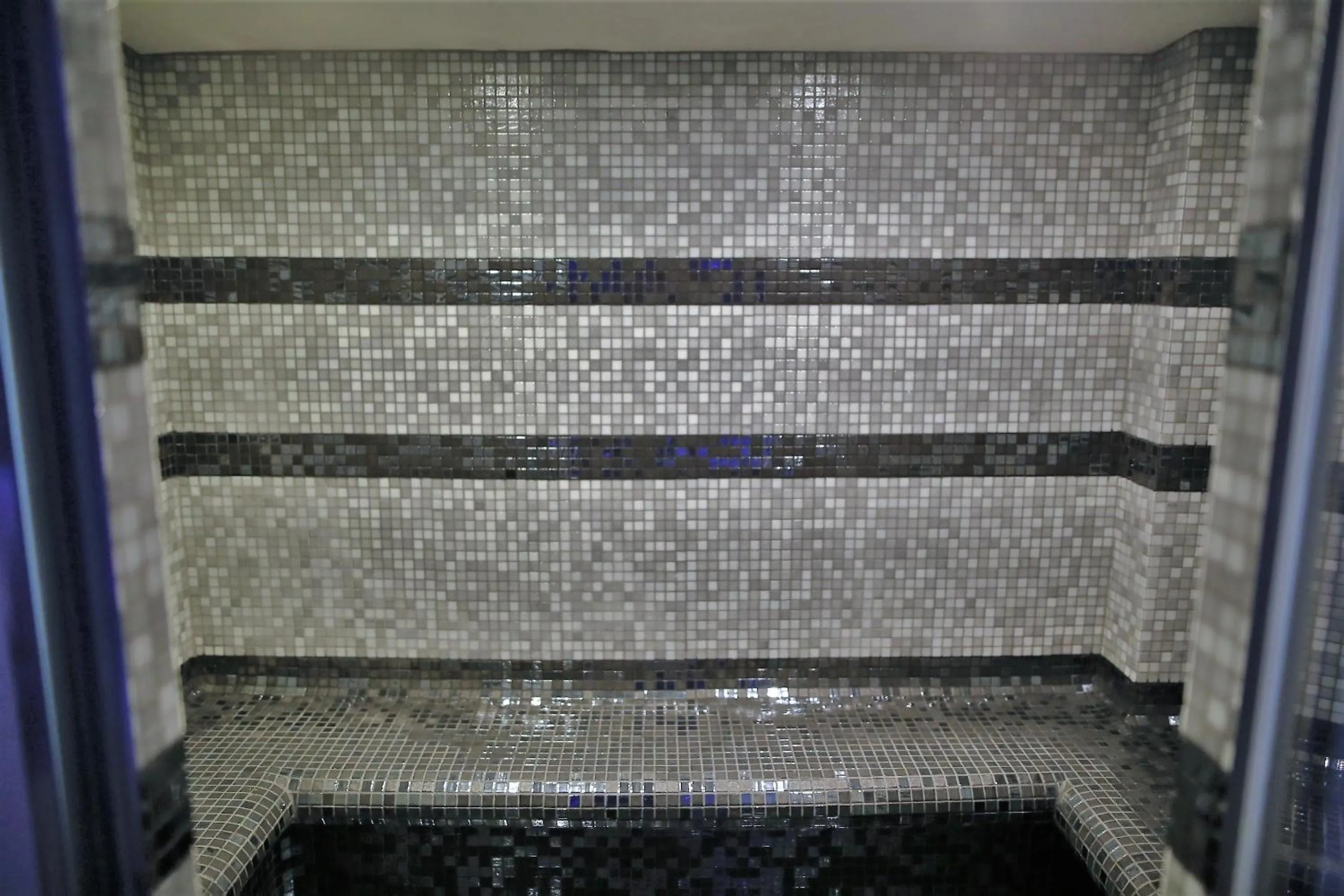 Steam room in Mareneve Resort