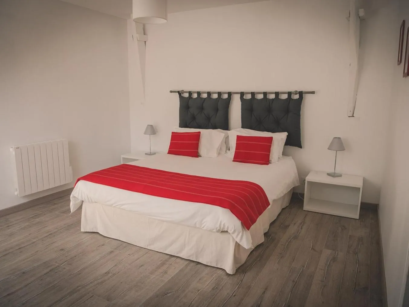 Bedroom, Bed in La Pomme Rouge