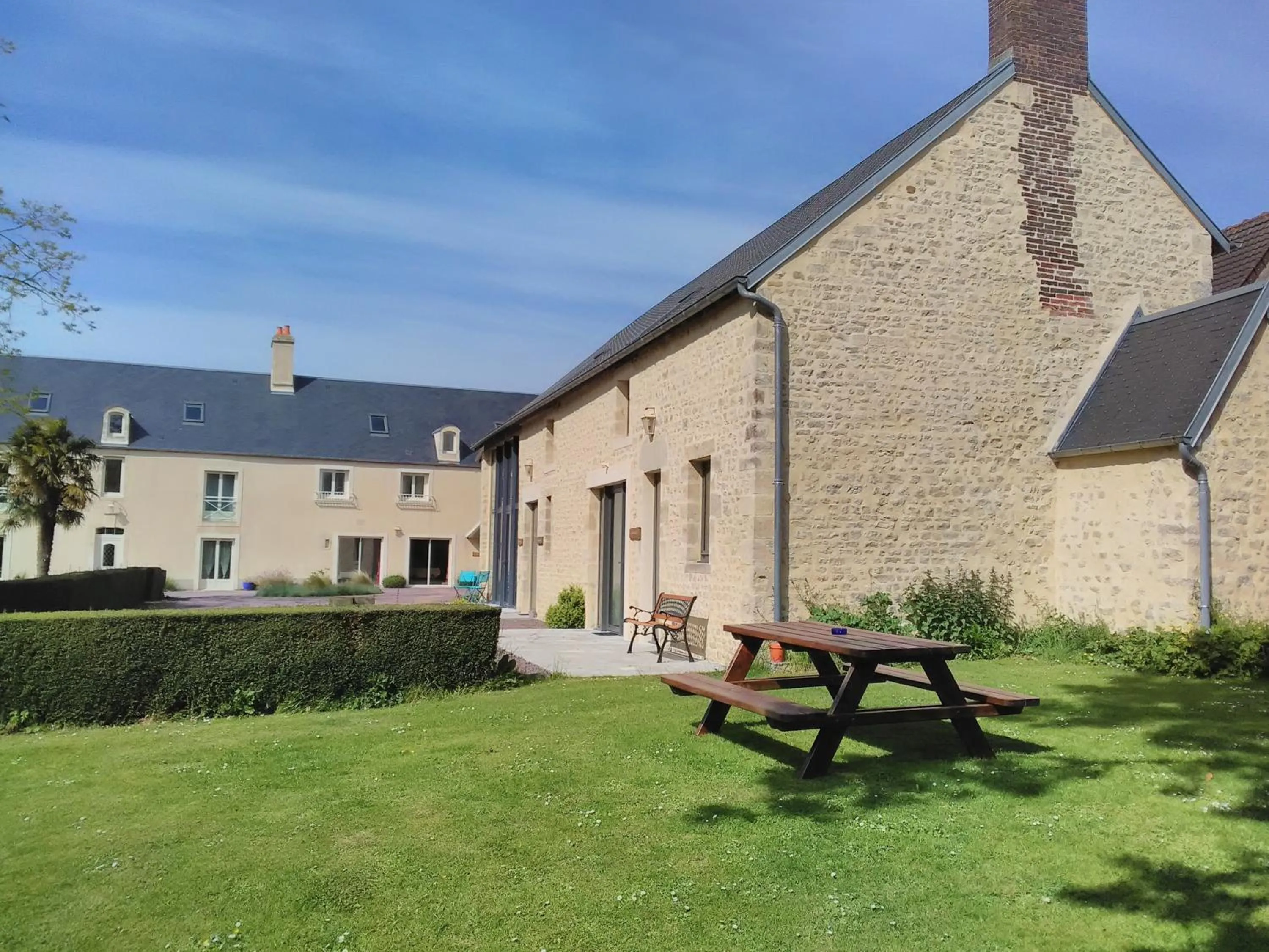 Property building in La Pomme Rouge