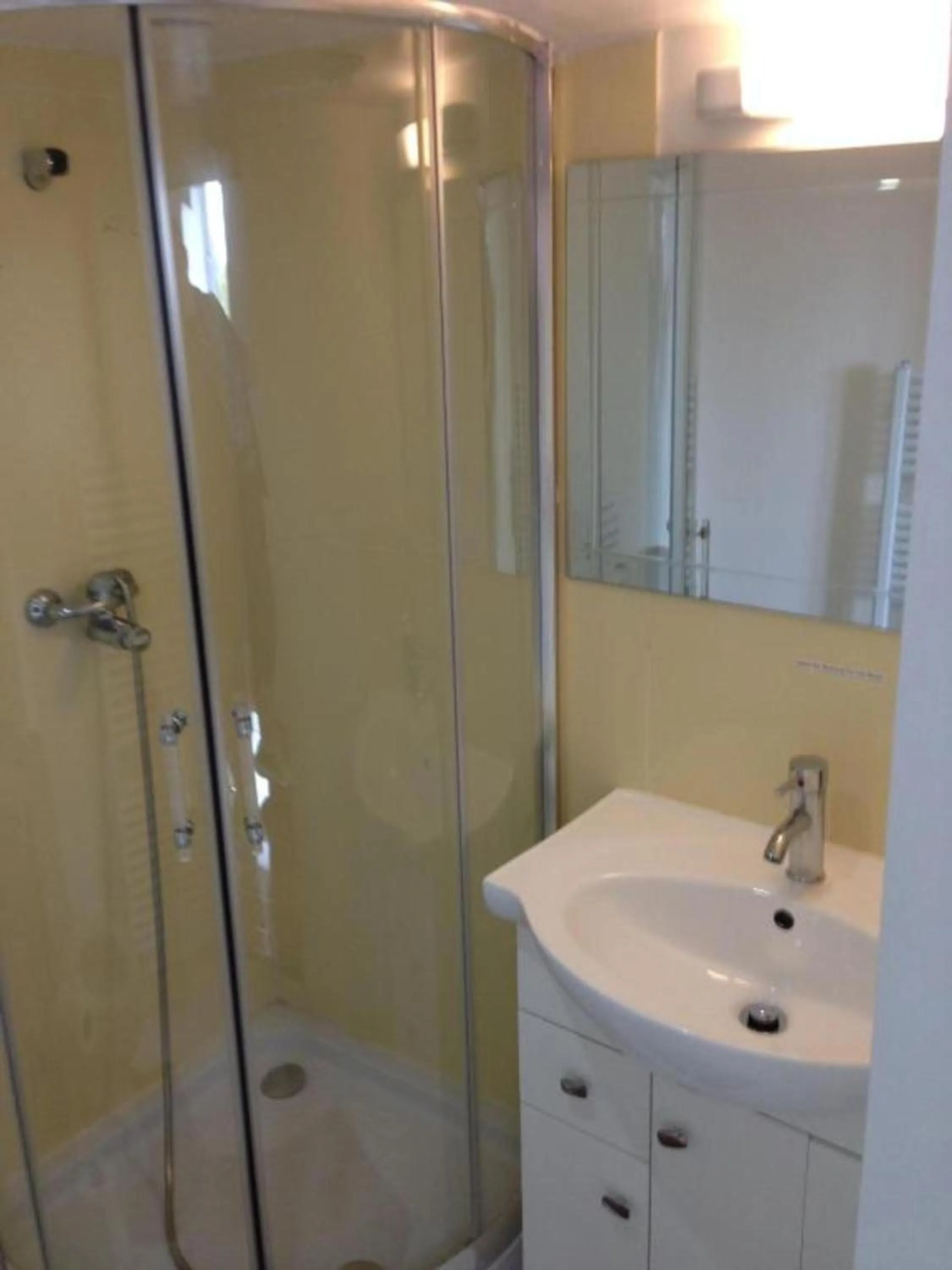 Bathroom in Ardenlea House Hotel B&b