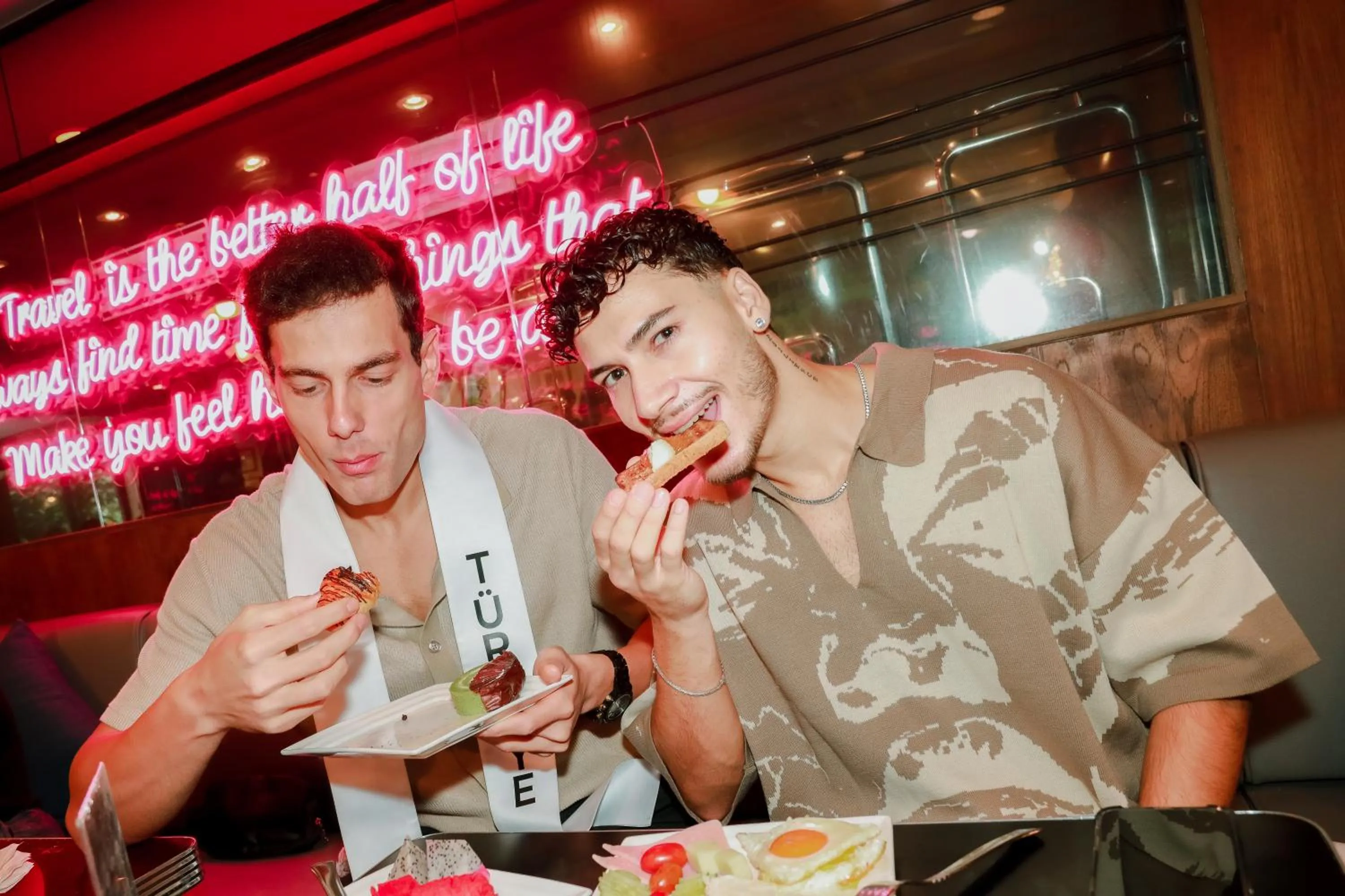 Restaurant/places to eat in Vince Hotel Pratunam