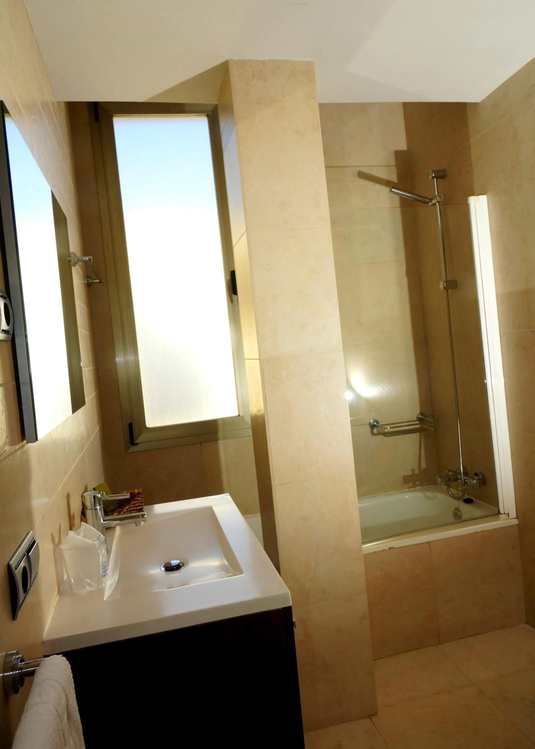 Photo of the whole room in Don Agustin