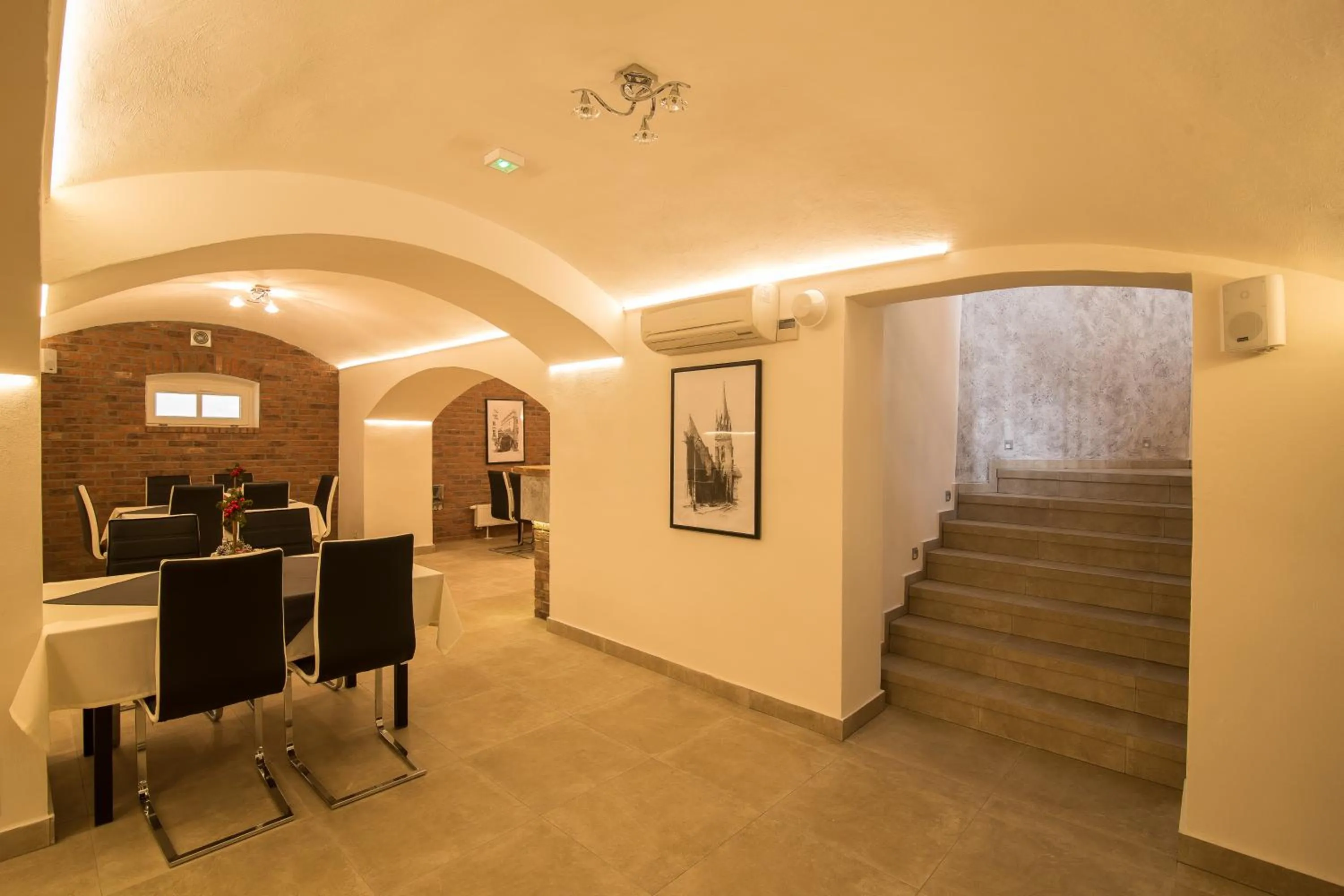 Restaurant/places to eat in Zajazd Biskupi