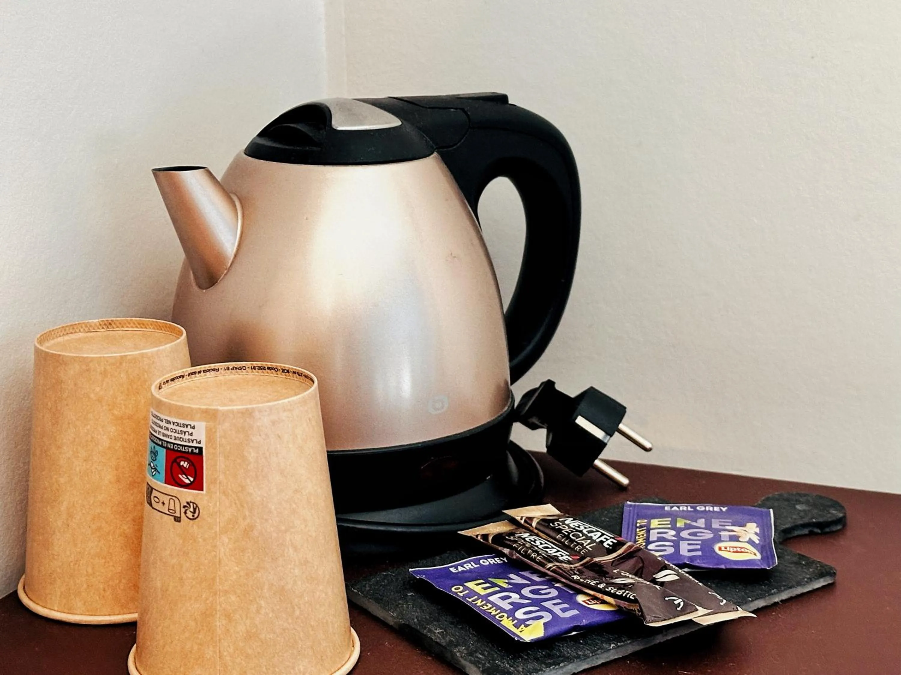 Coffee/tea facilities in Hotel Le Midi Clermont-Cournon