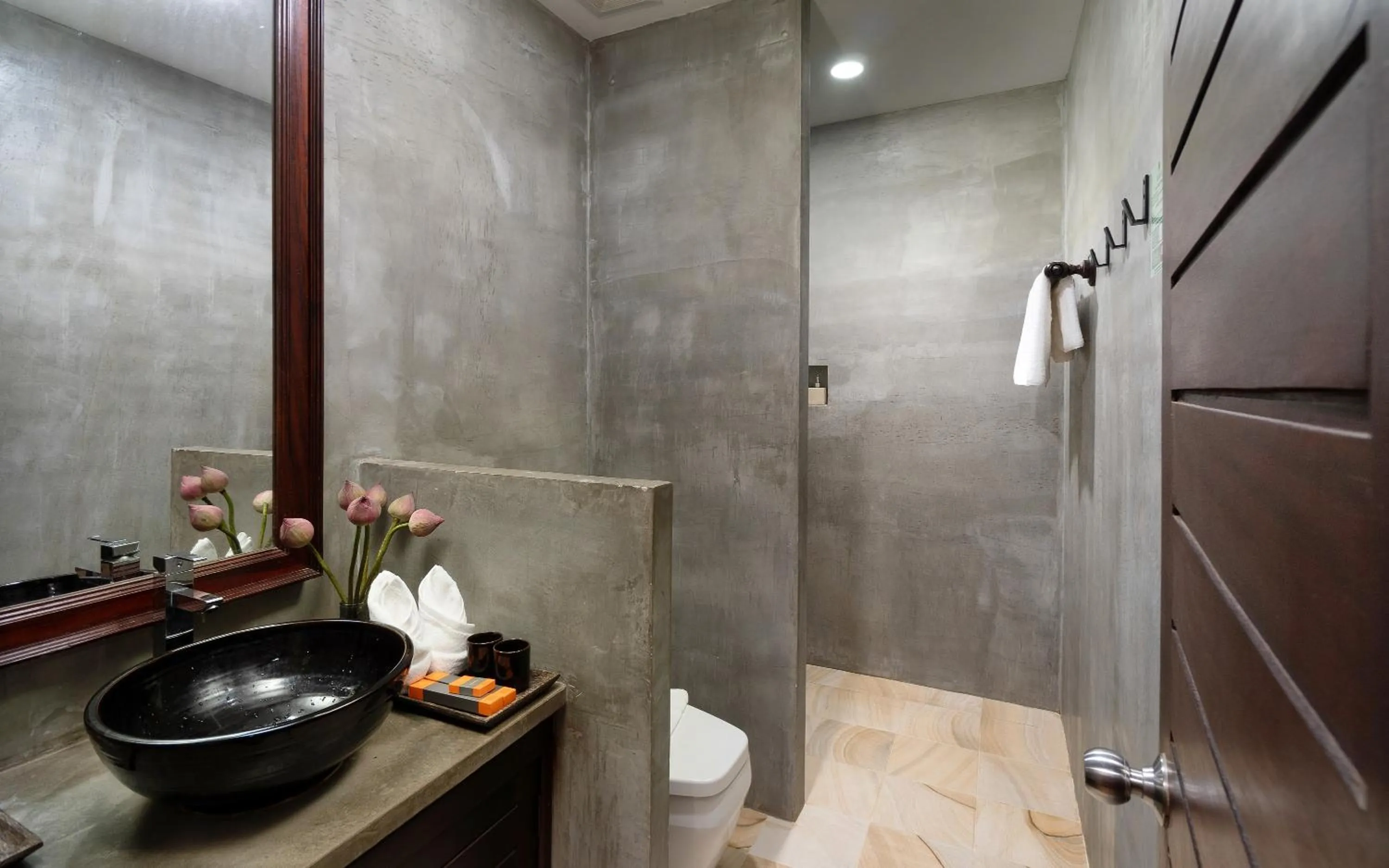 Shower in The Moon Residence & Spa