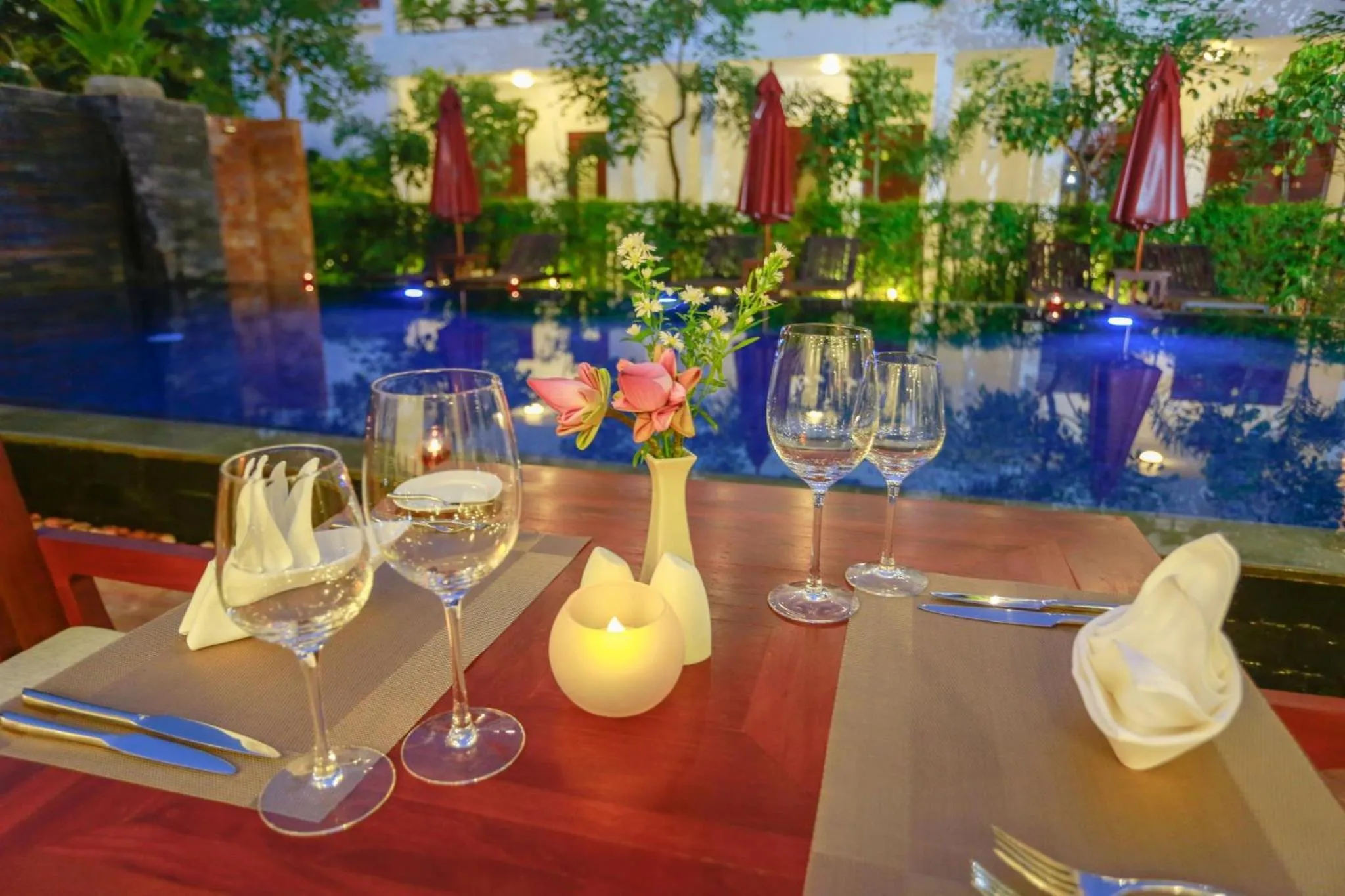 Restaurant/places to eat in The Moon Residence & Spa