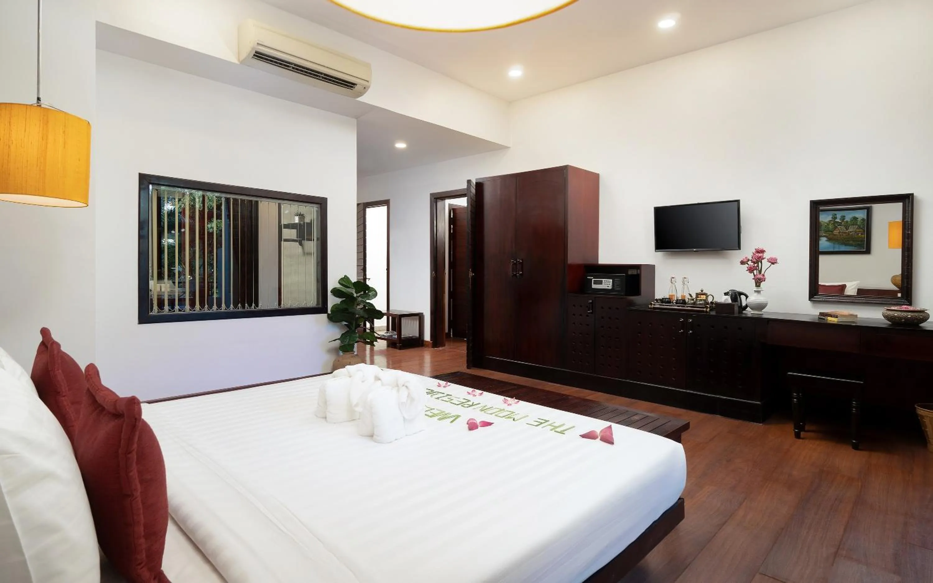 Bed in The Moon Residence & Spa