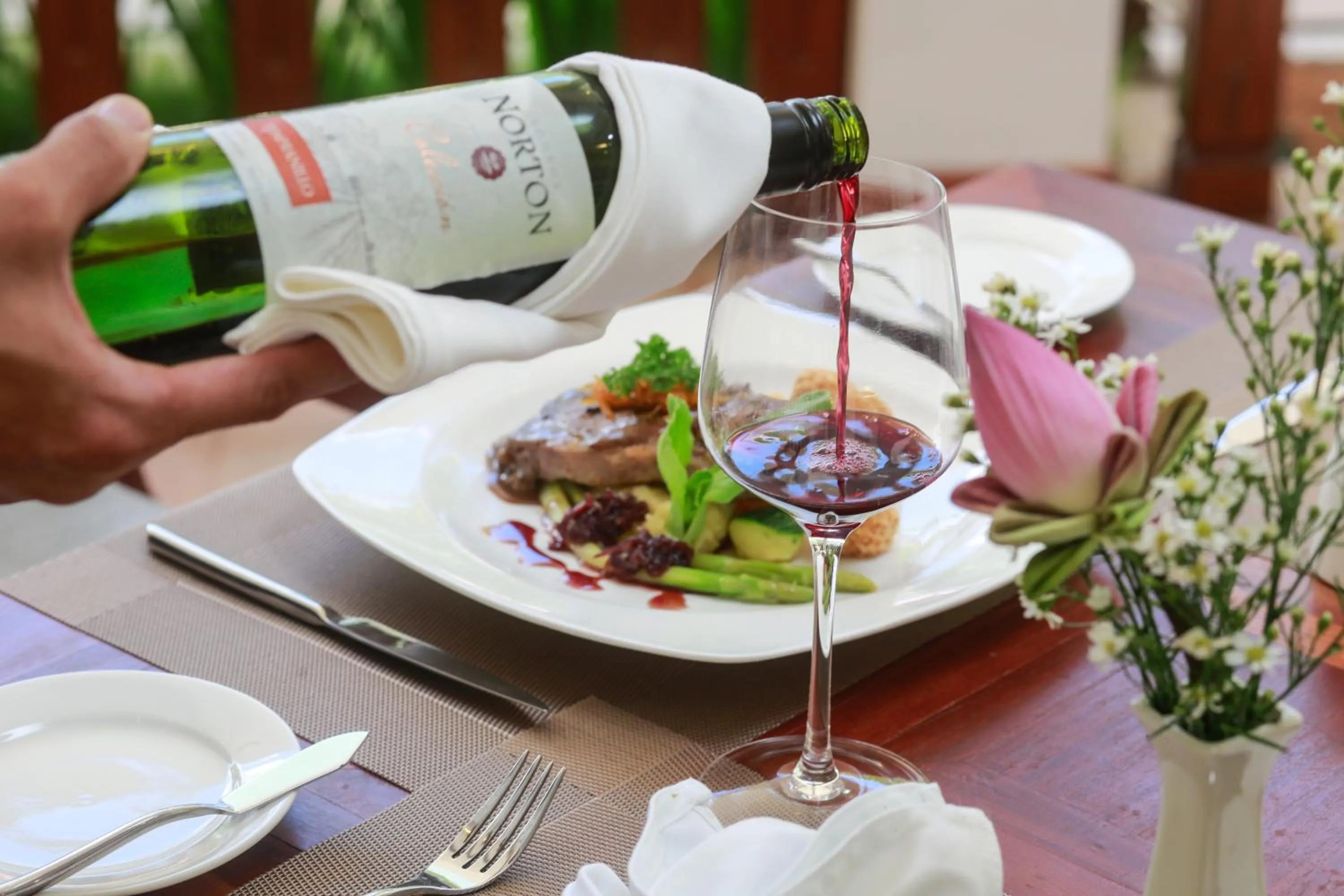 Food and drinks in The Moon Residence & Spa