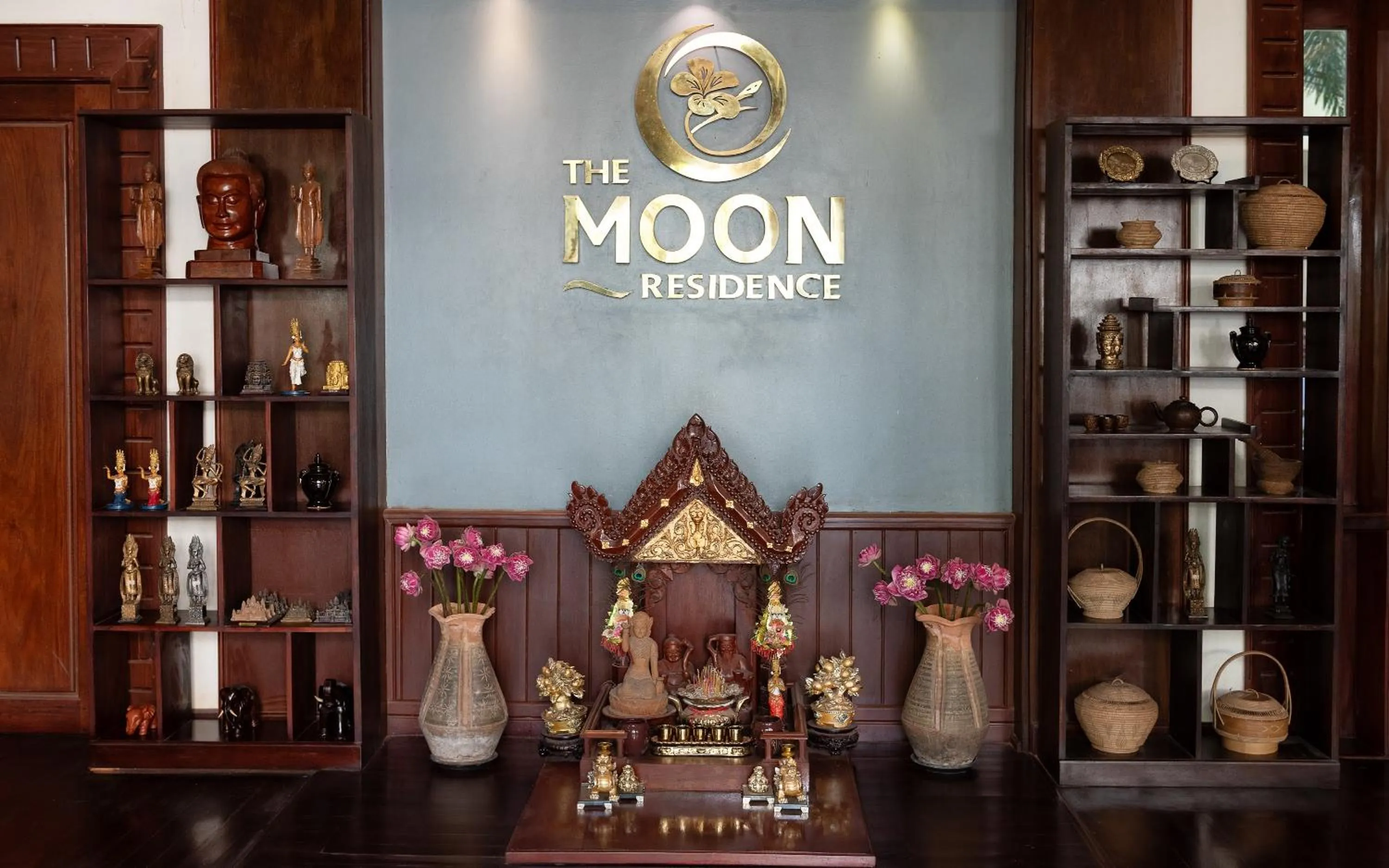 Logo/Certificate/Sign in The Moon Residence & Spa