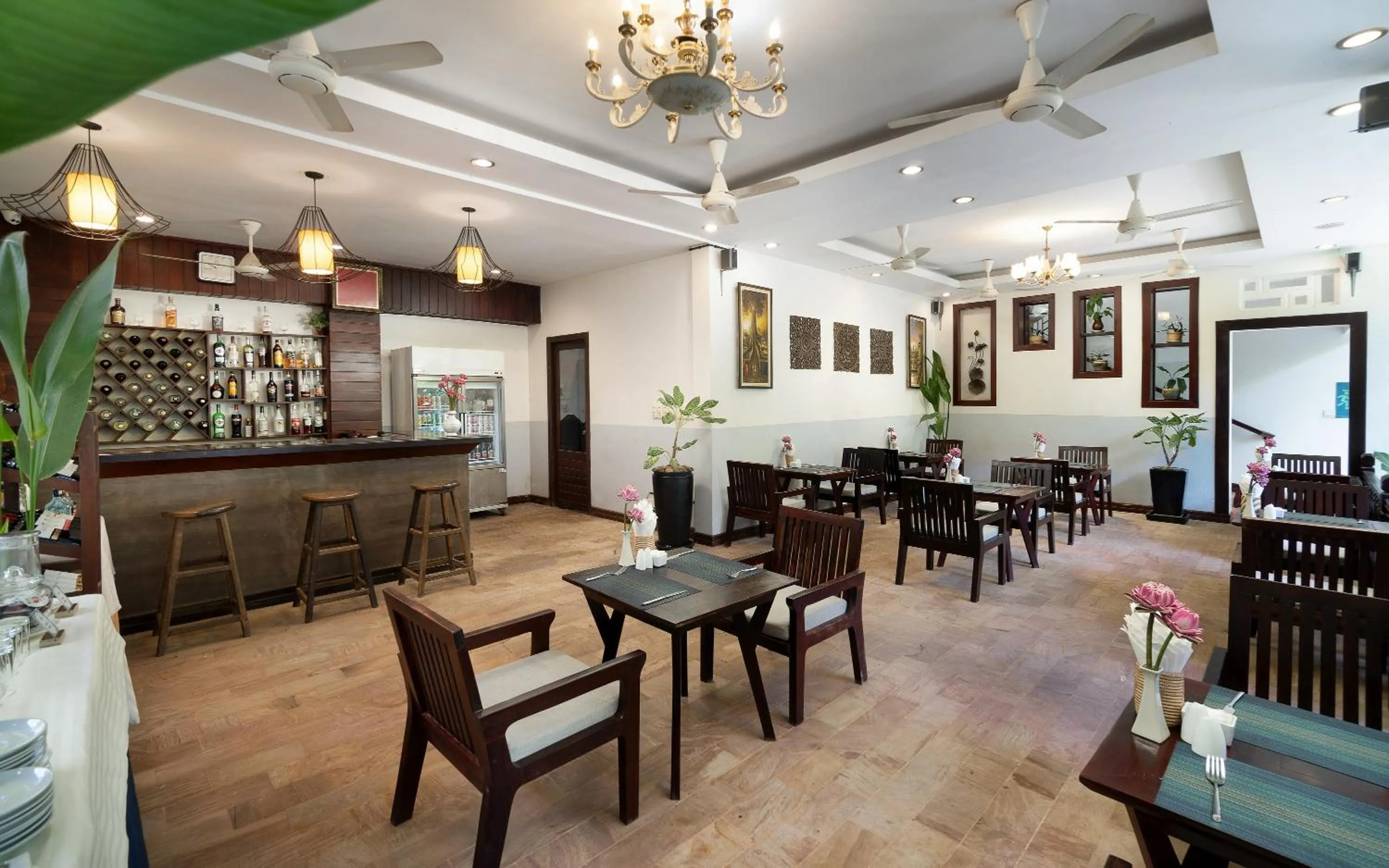 Restaurant/places to eat in The Moon Residence & Spa