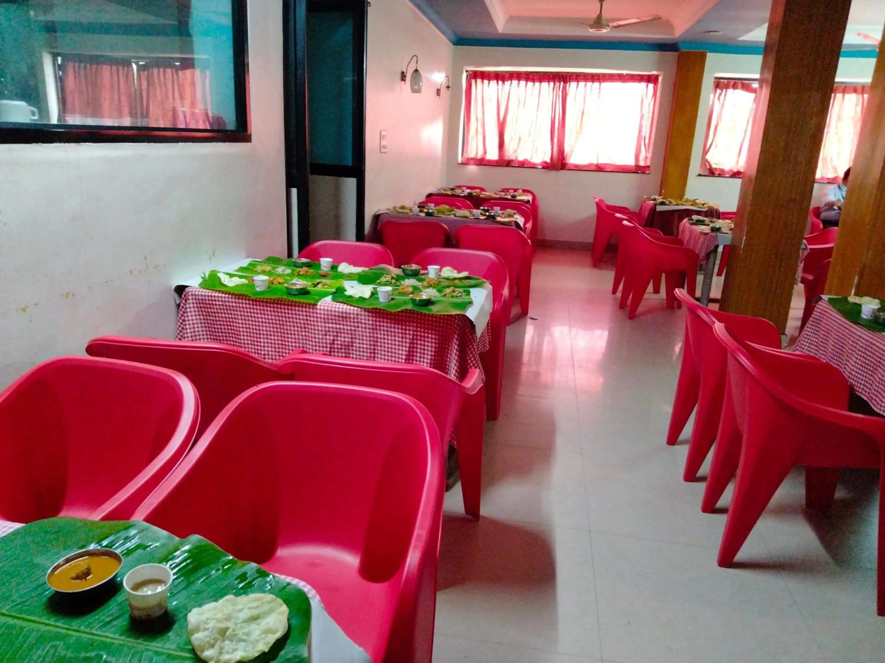 Restaurant/places to eat in Hotel Silver Sand