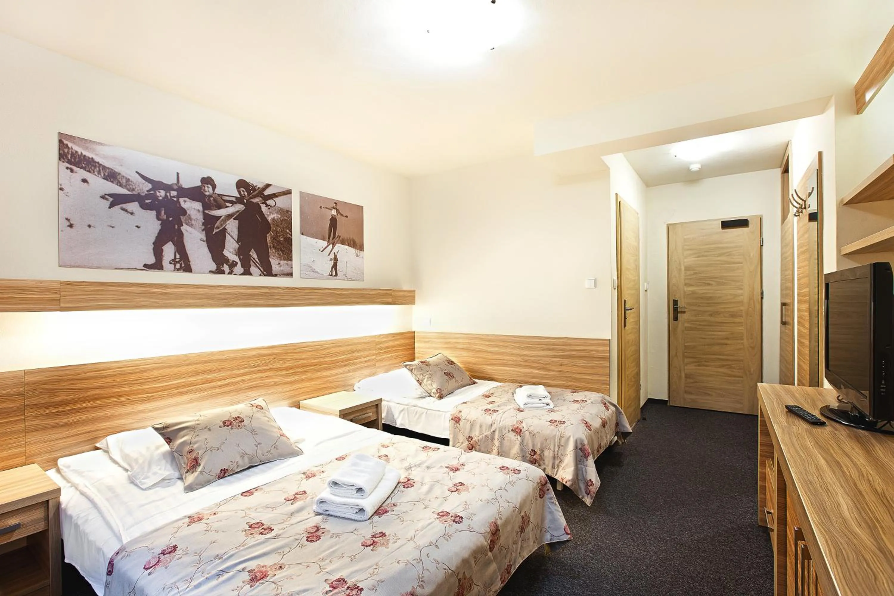 Photo of the whole room, Bed in Absolwent