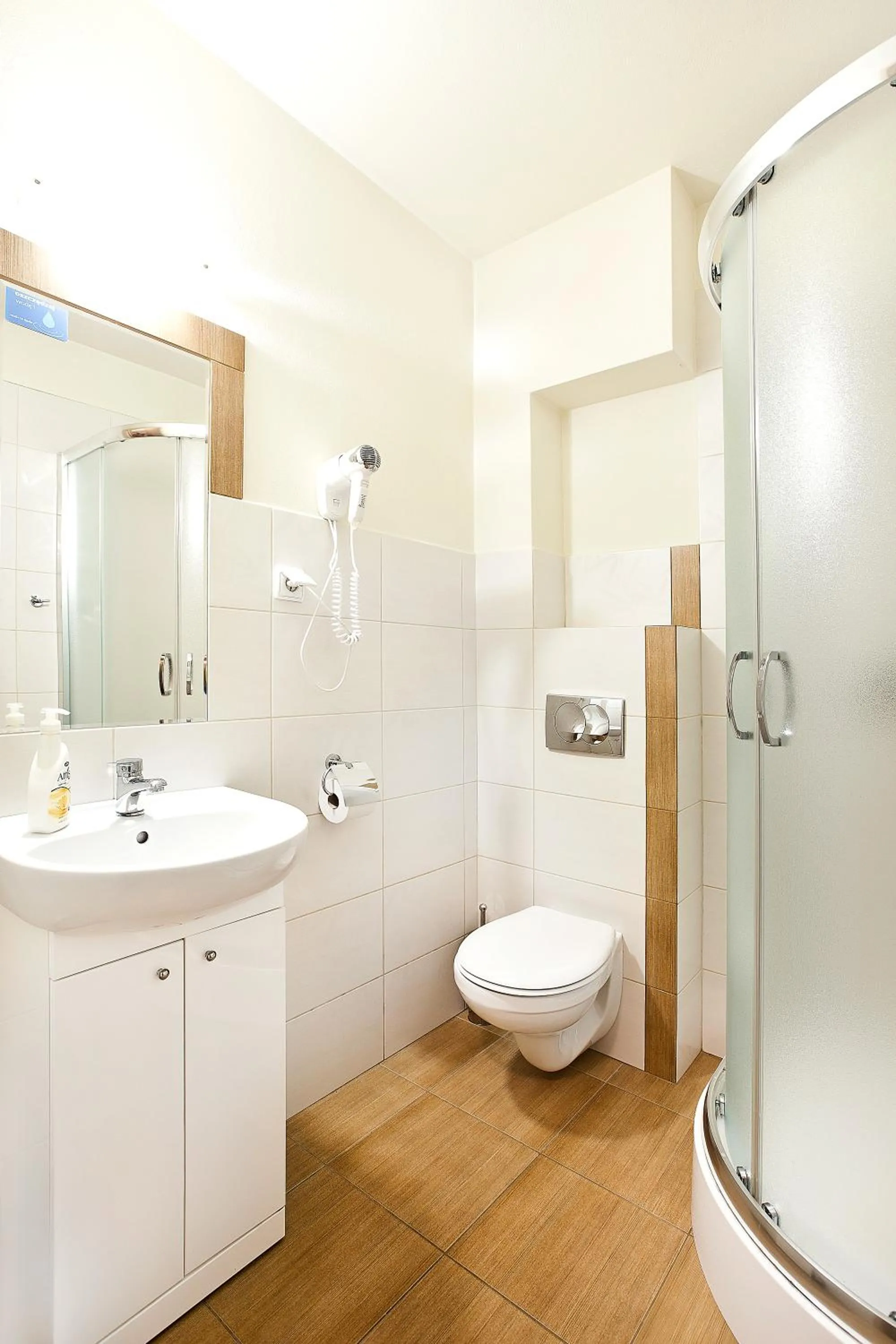 Bathroom in Absolwent