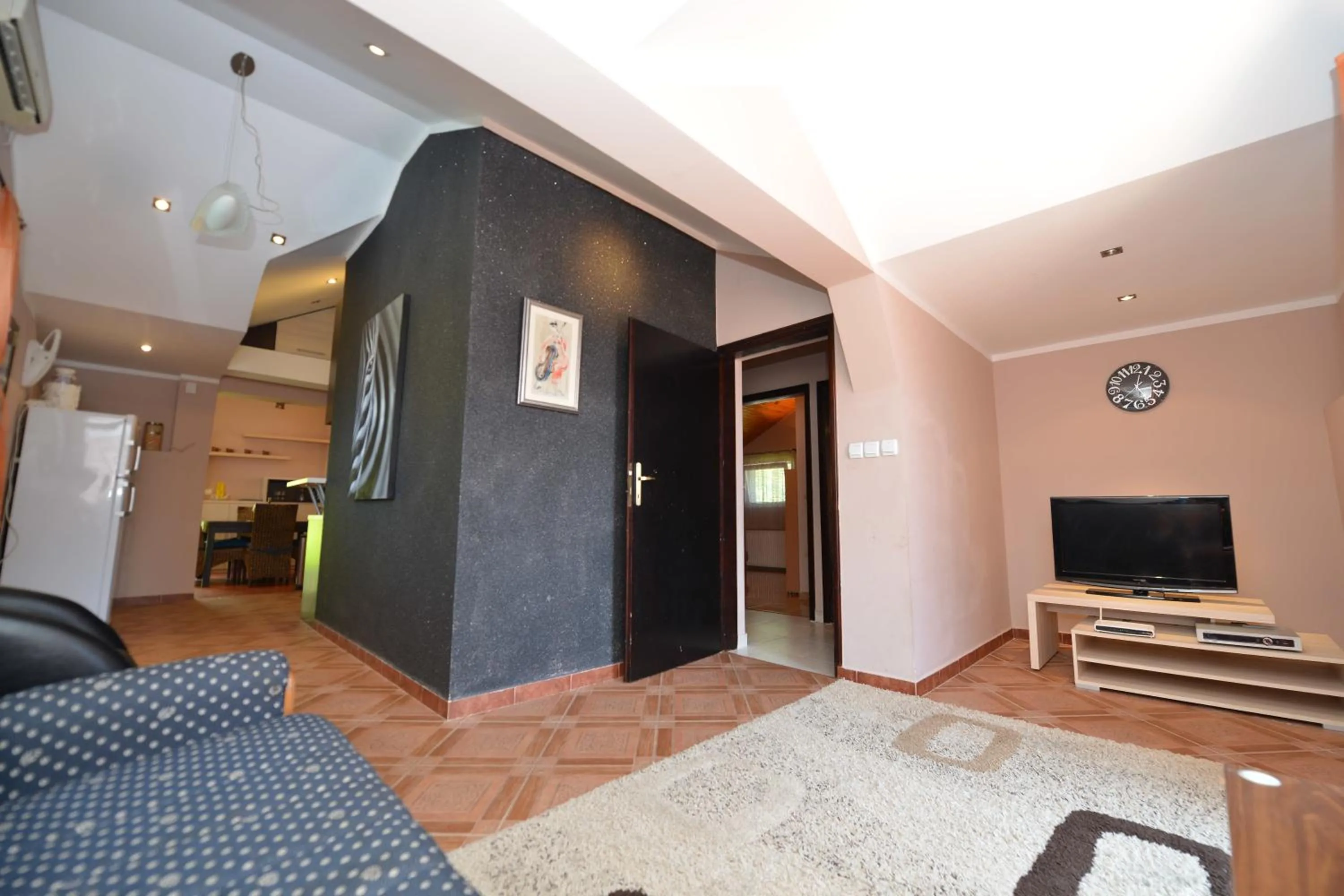 TV and multimedia in J & P Apartments Orahovac