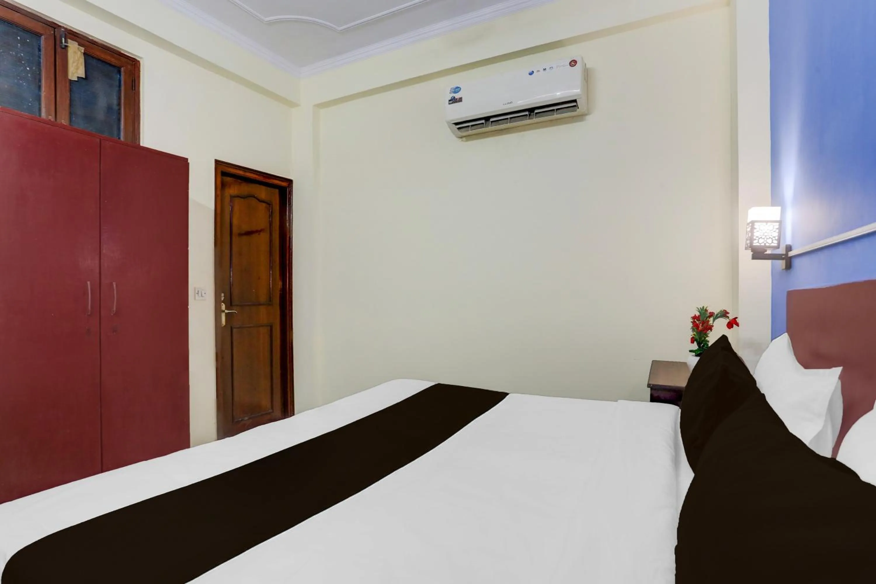 Bedroom, Bed in Super Hotel O Green Park Residency 2