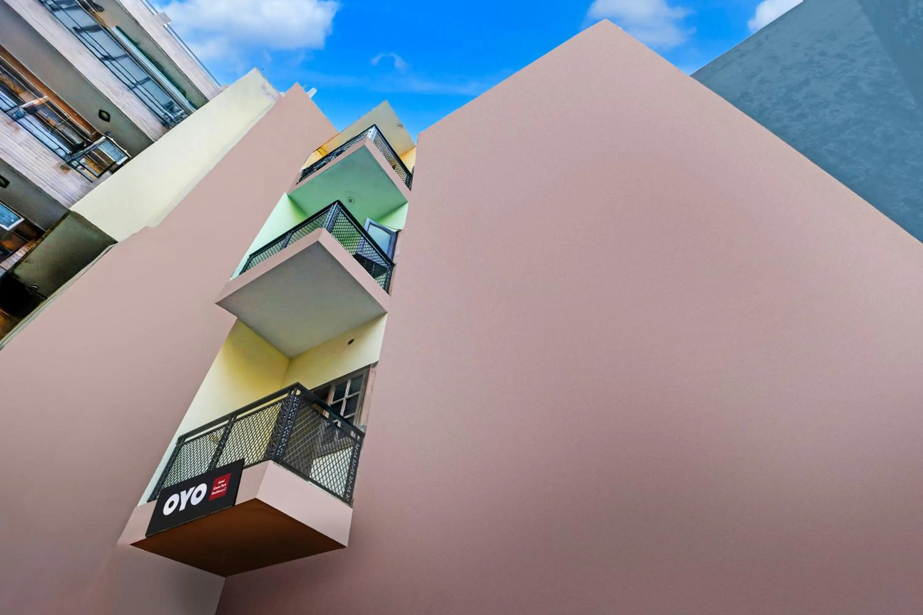 Facade/entrance in Super Hotel O Green Park Residency 2