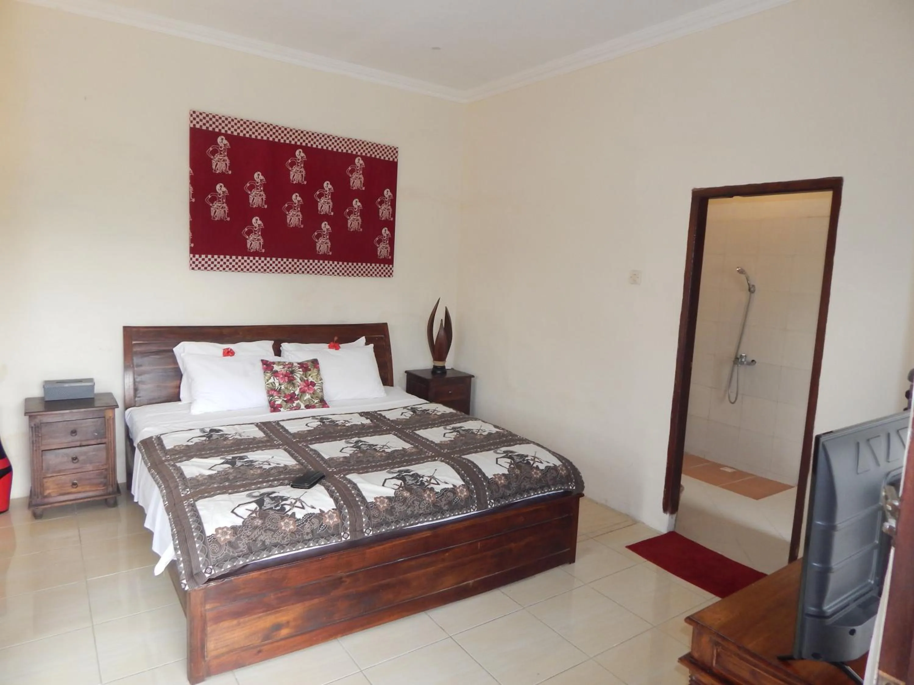 Photo of the whole room, Bed in Rosella Cottages - Homestay - Yogyakarta