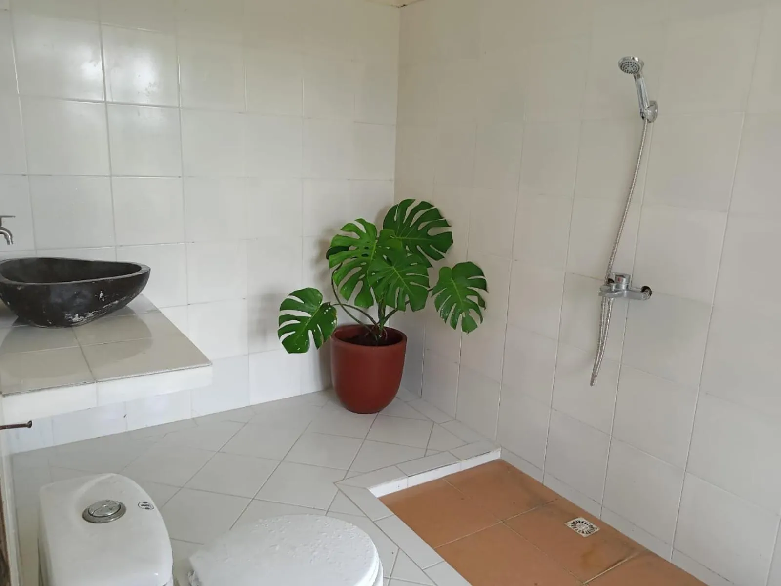 Bathroom in Rosella Cottages - Homestay - Yogyakarta