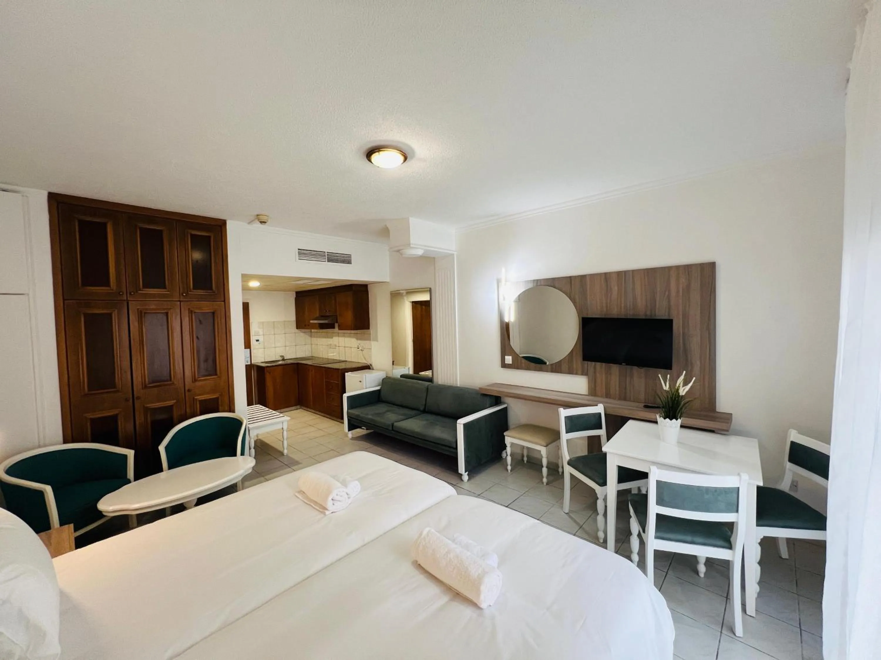 Marlita Beach Hotel Apartments