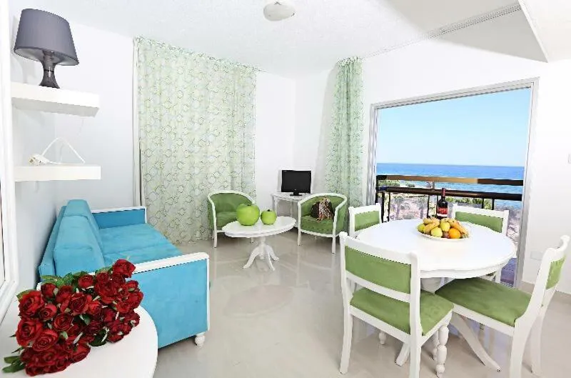 Marlita Beach Hotel Apartments