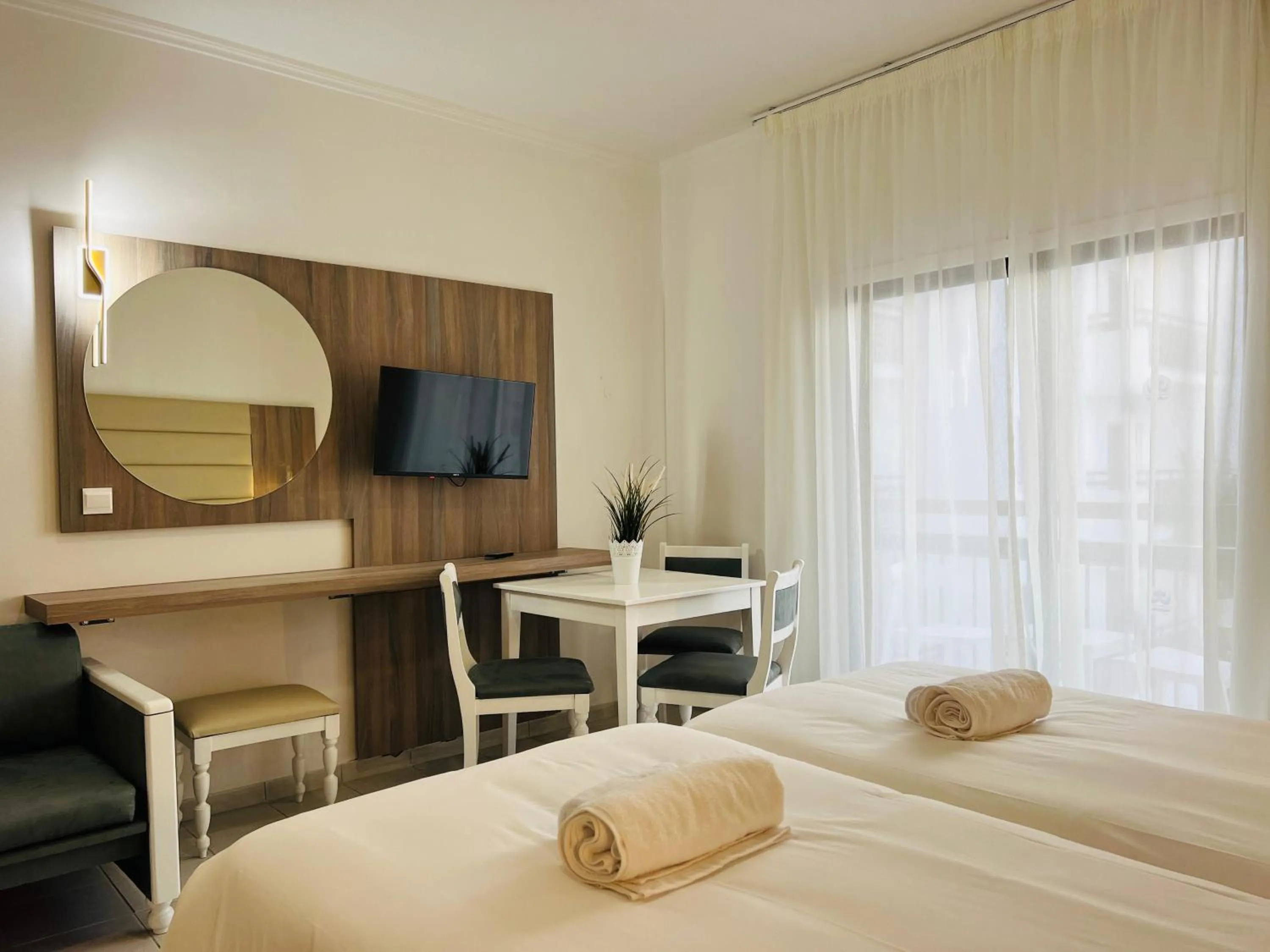 Marlita Beach Hotel Apartments