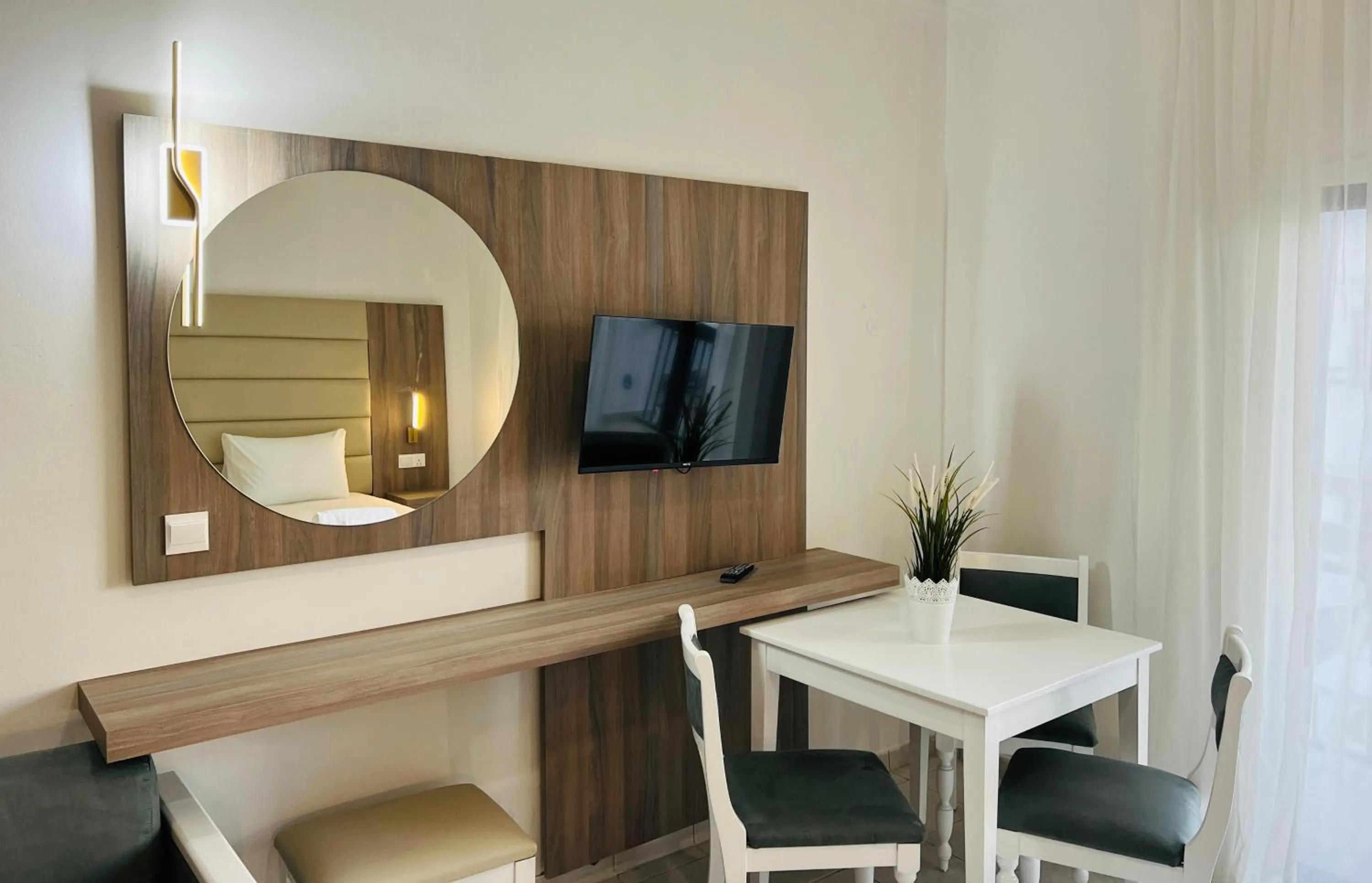 Marlita Beach Hotel Apartments