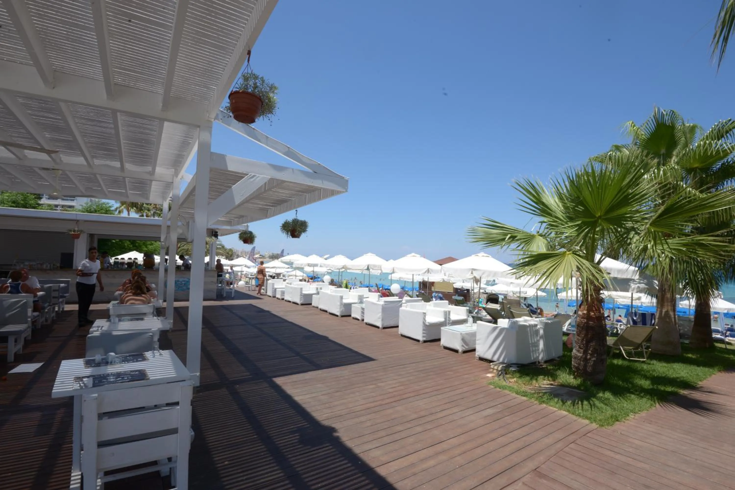 Restaurant/places to eat in Silver Sands Beach Hotel