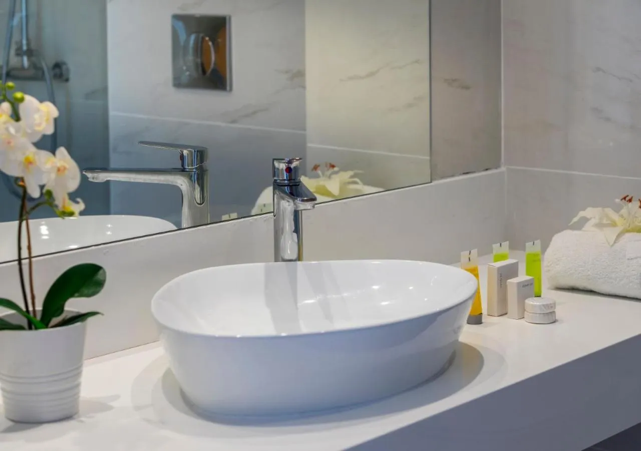 Shower in Silver Sands Beach Hotel