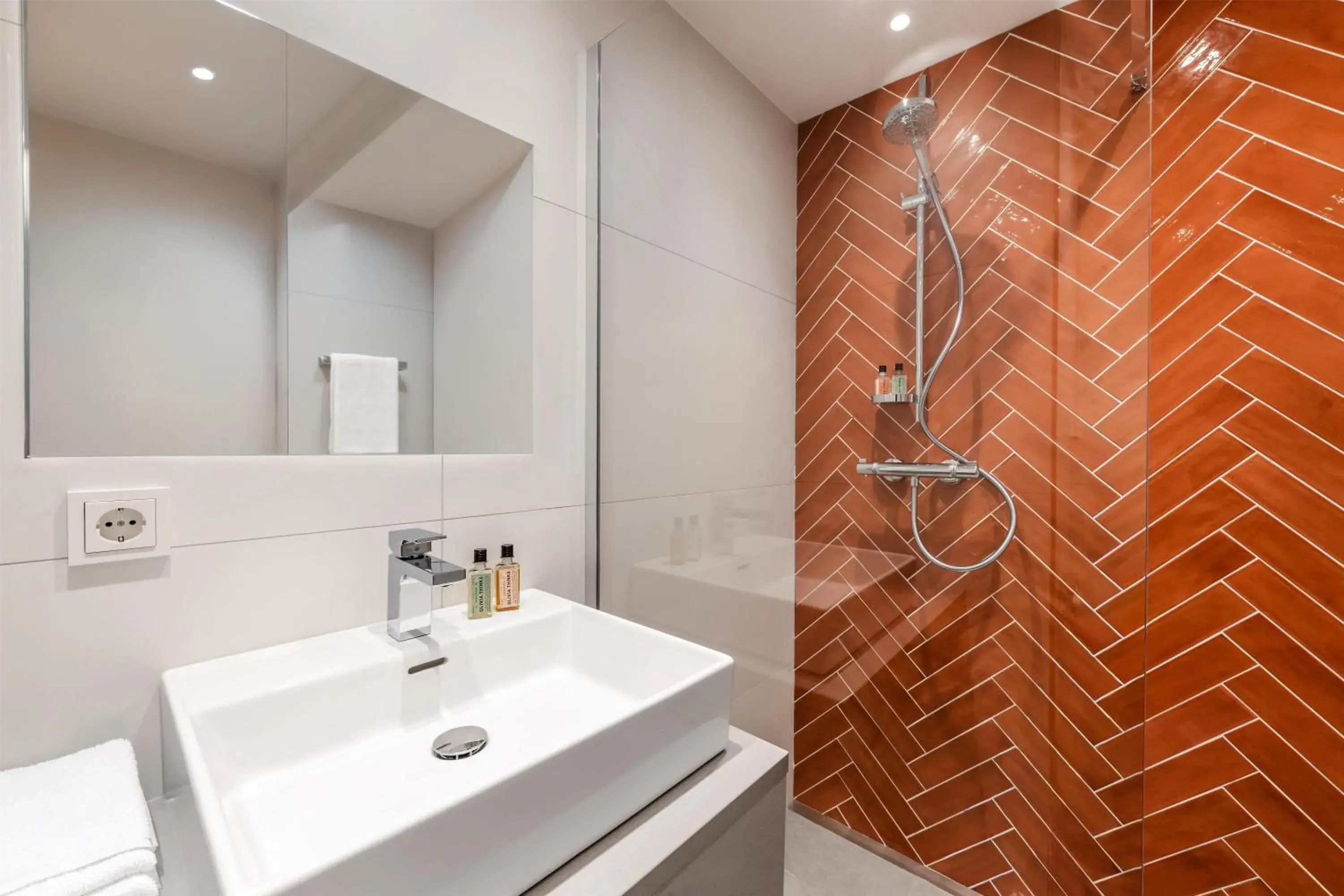 Comfort King Room with Walk-In Shower in Aiden by Best Western Velbert Comfort King Room with Walk-In Shower in Aiden by Best Western Velbert
