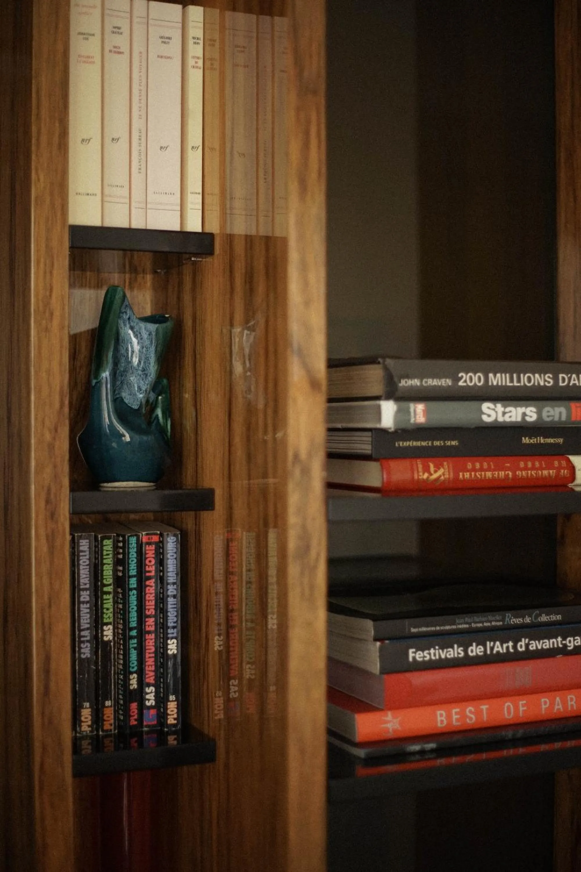 Library in Hotel Les Bains Paris
