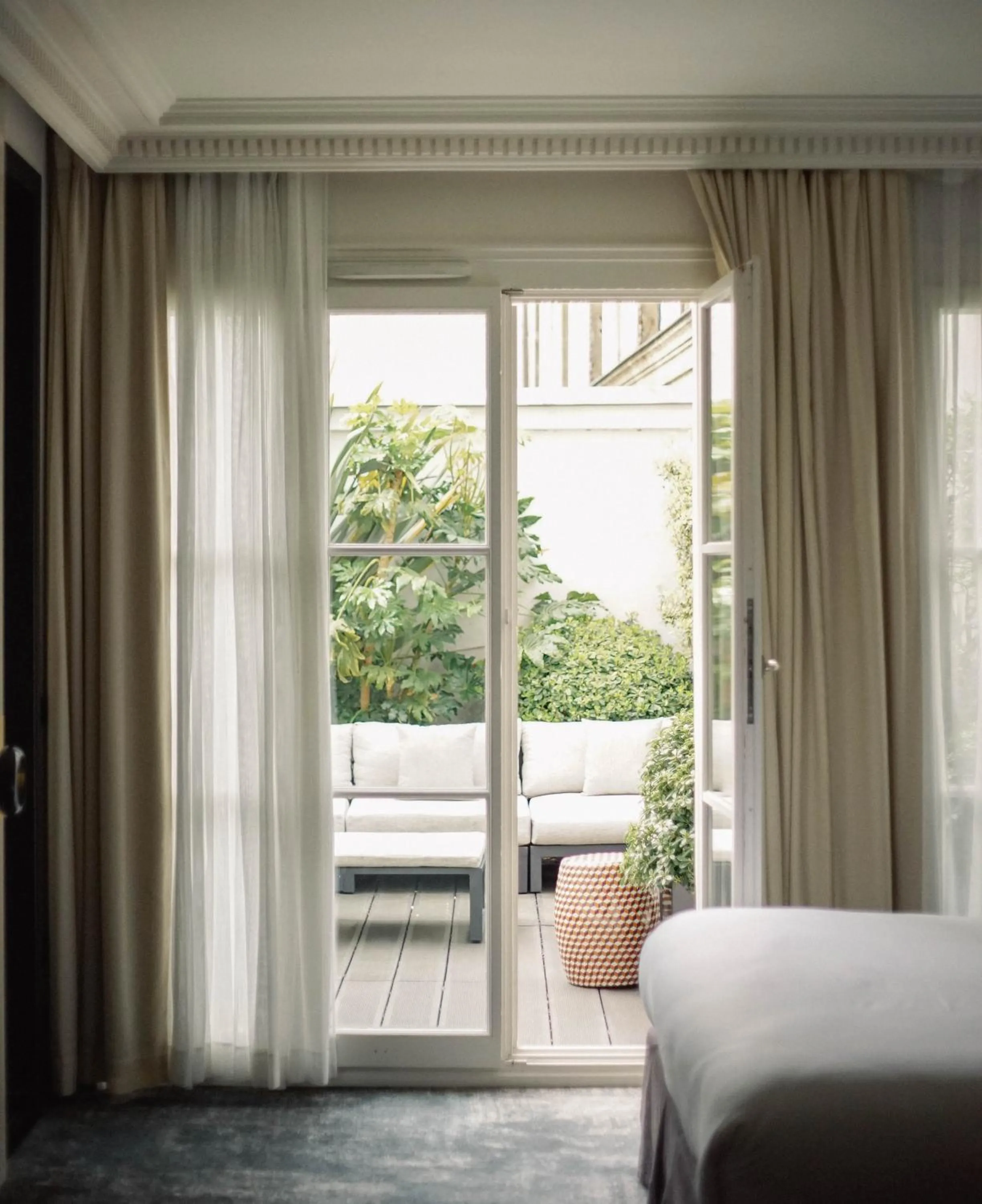 Balcony/Terrace, Bed in Hotel Les Bains Paris