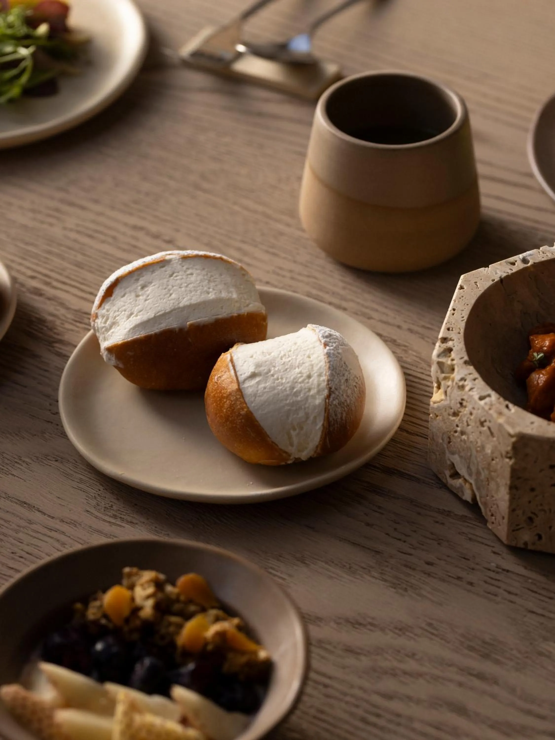 Restaurant/places to eat in Nomos Hotel