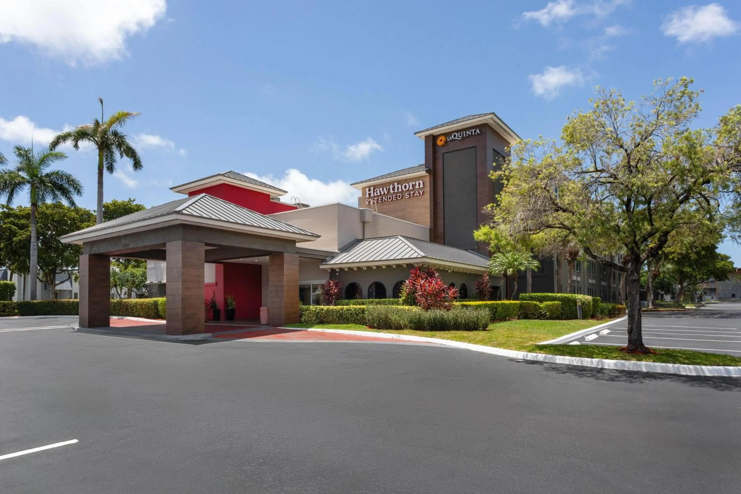 Property building in Hawthorn Extended Stay by Wyndham Ft Lauderdale Cypress Crk