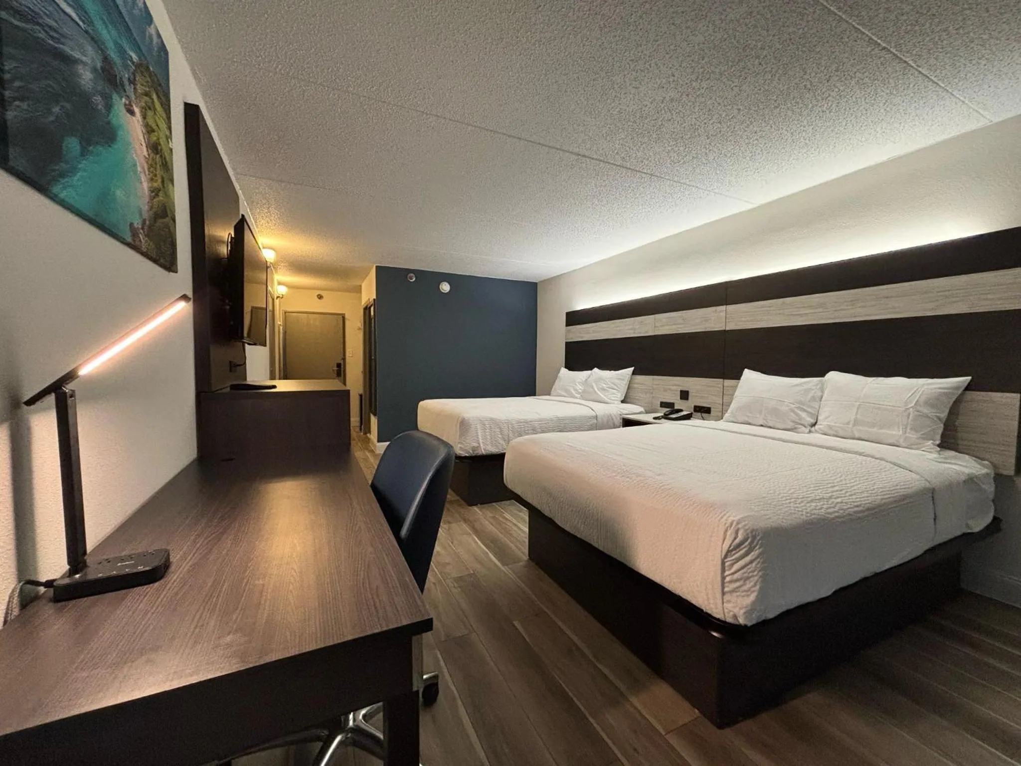 Bed in Baymont by Wyndham Williamsburg I-64