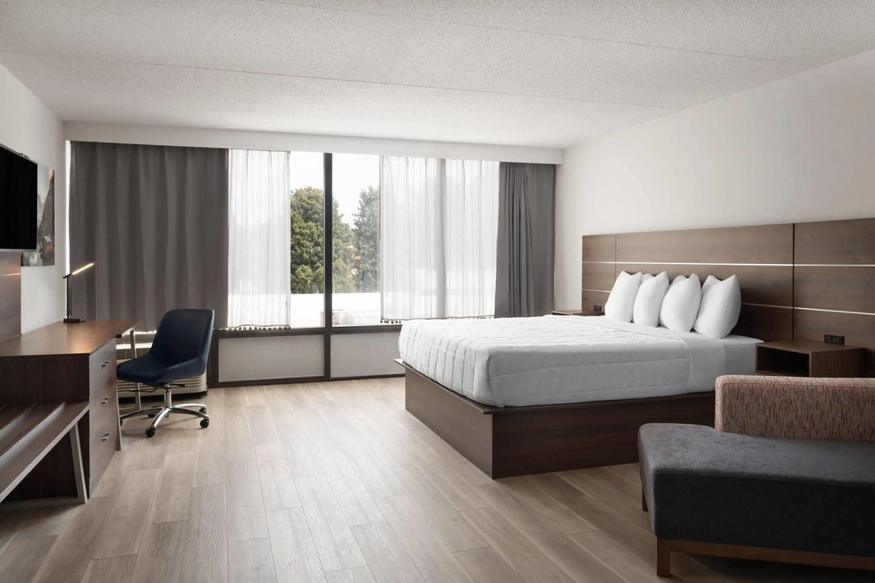 Photo of the whole room, Bed in Baymont by Wyndham Williamsburg I-64