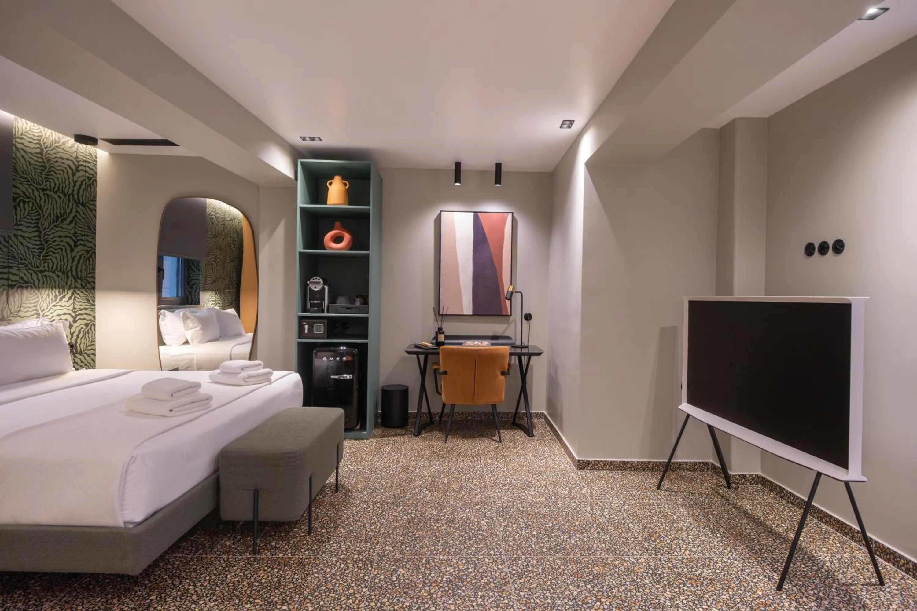 TV and multimedia, Bed in Athens Retro