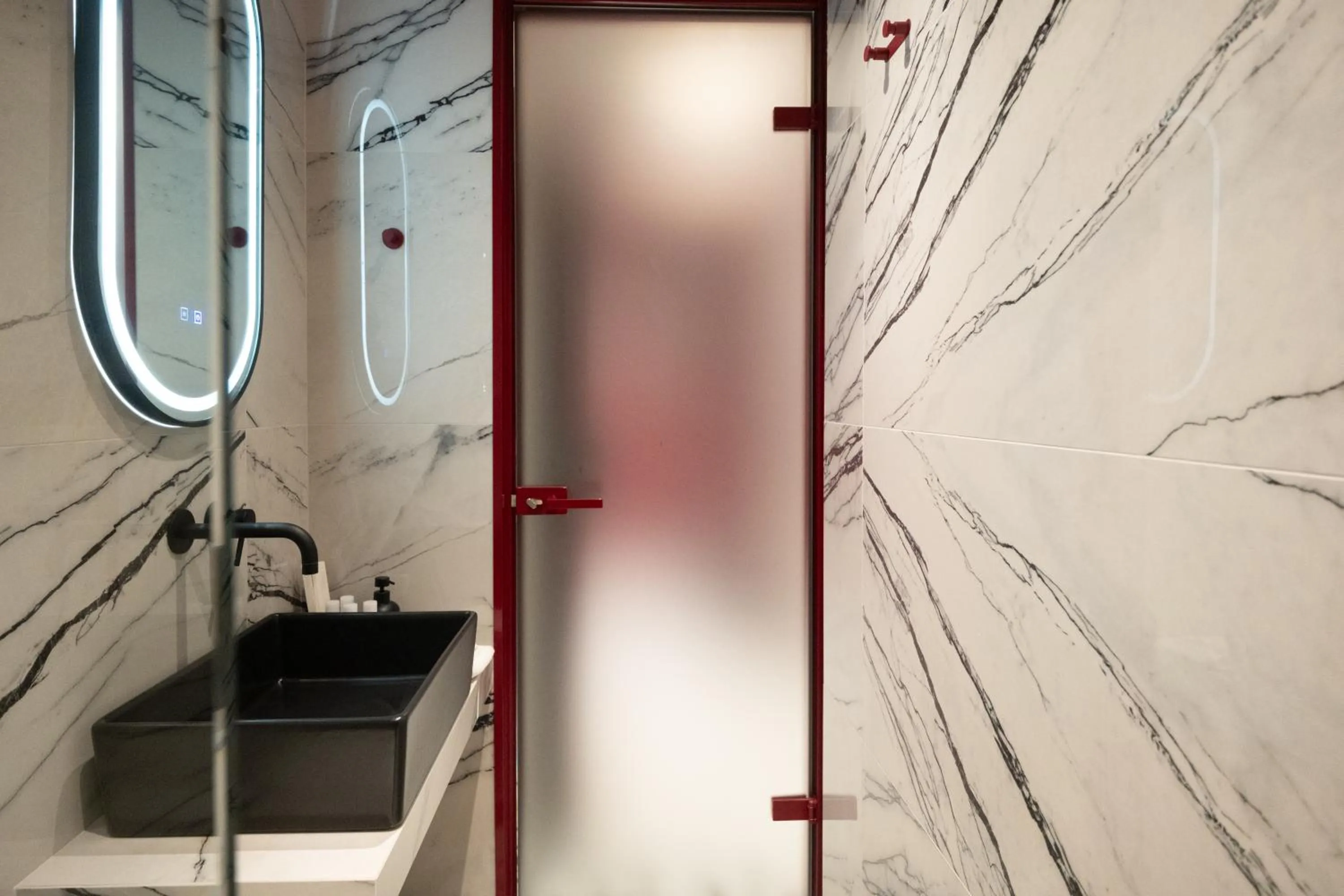 Shower in Athens Retro