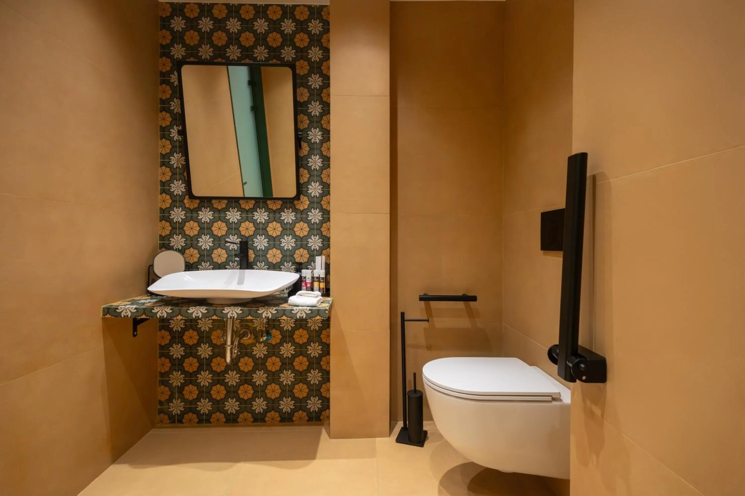 Bathroom in Athens Retro