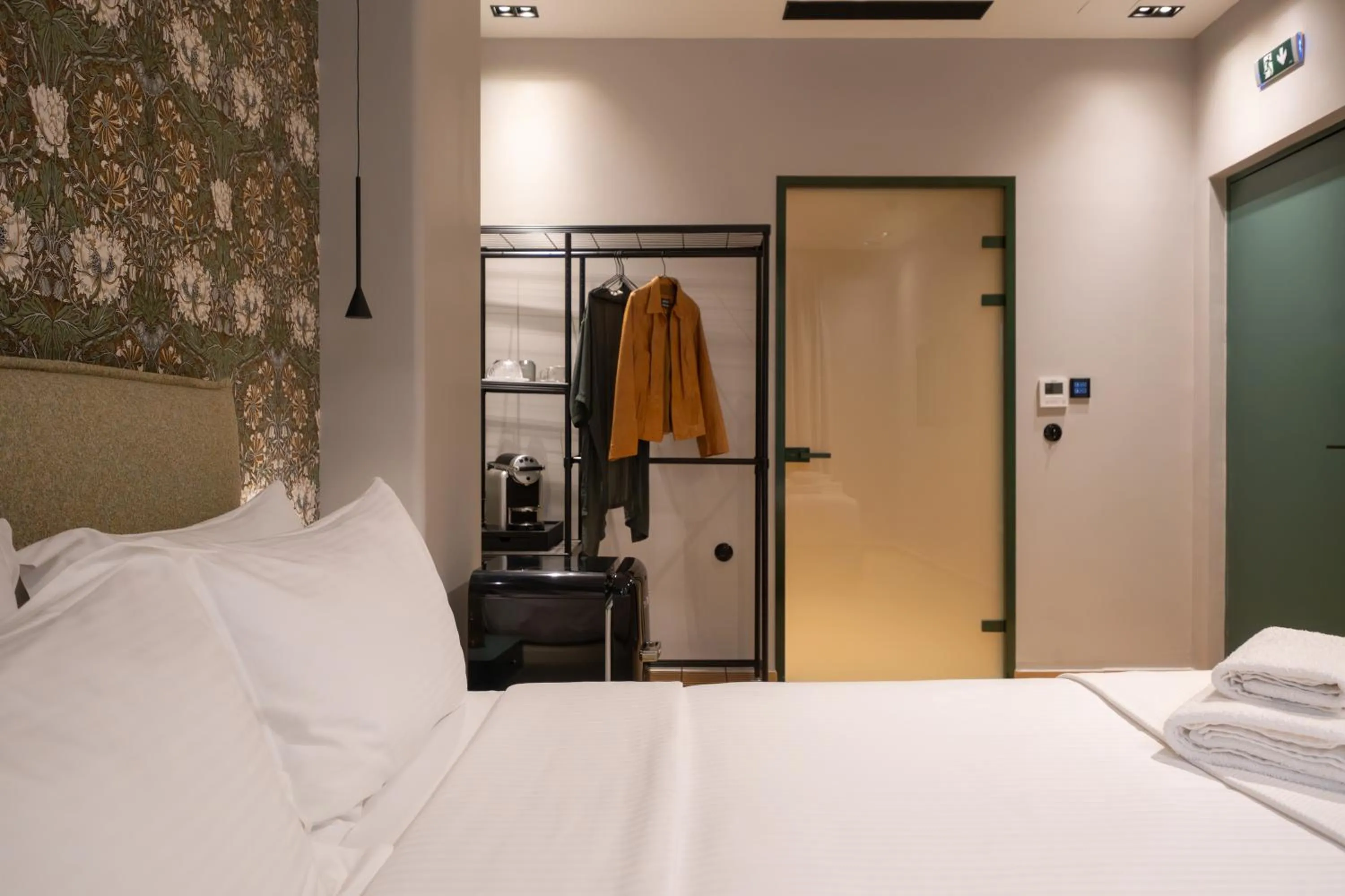 Facility for disabled guests, Bed in Athens Retro