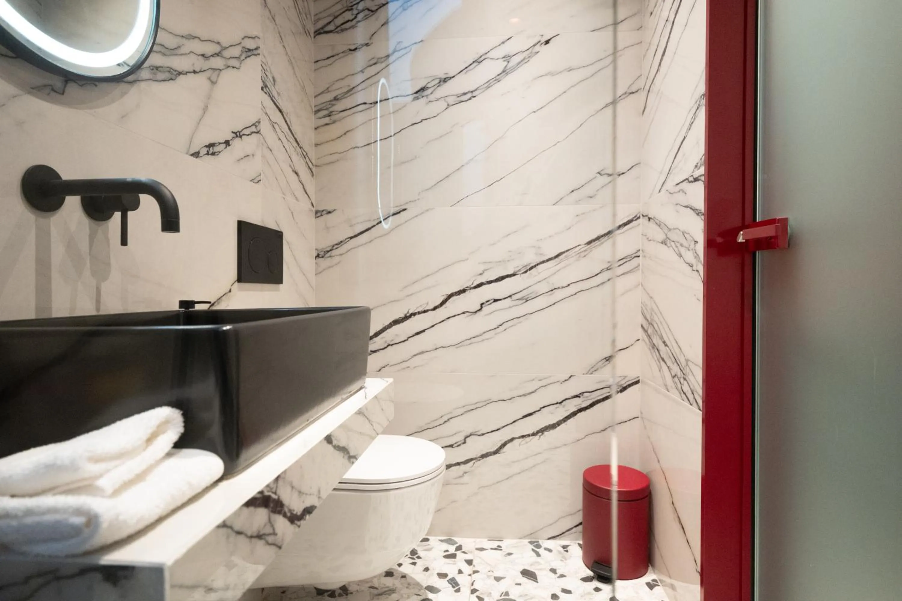 Shower in Athens Retro